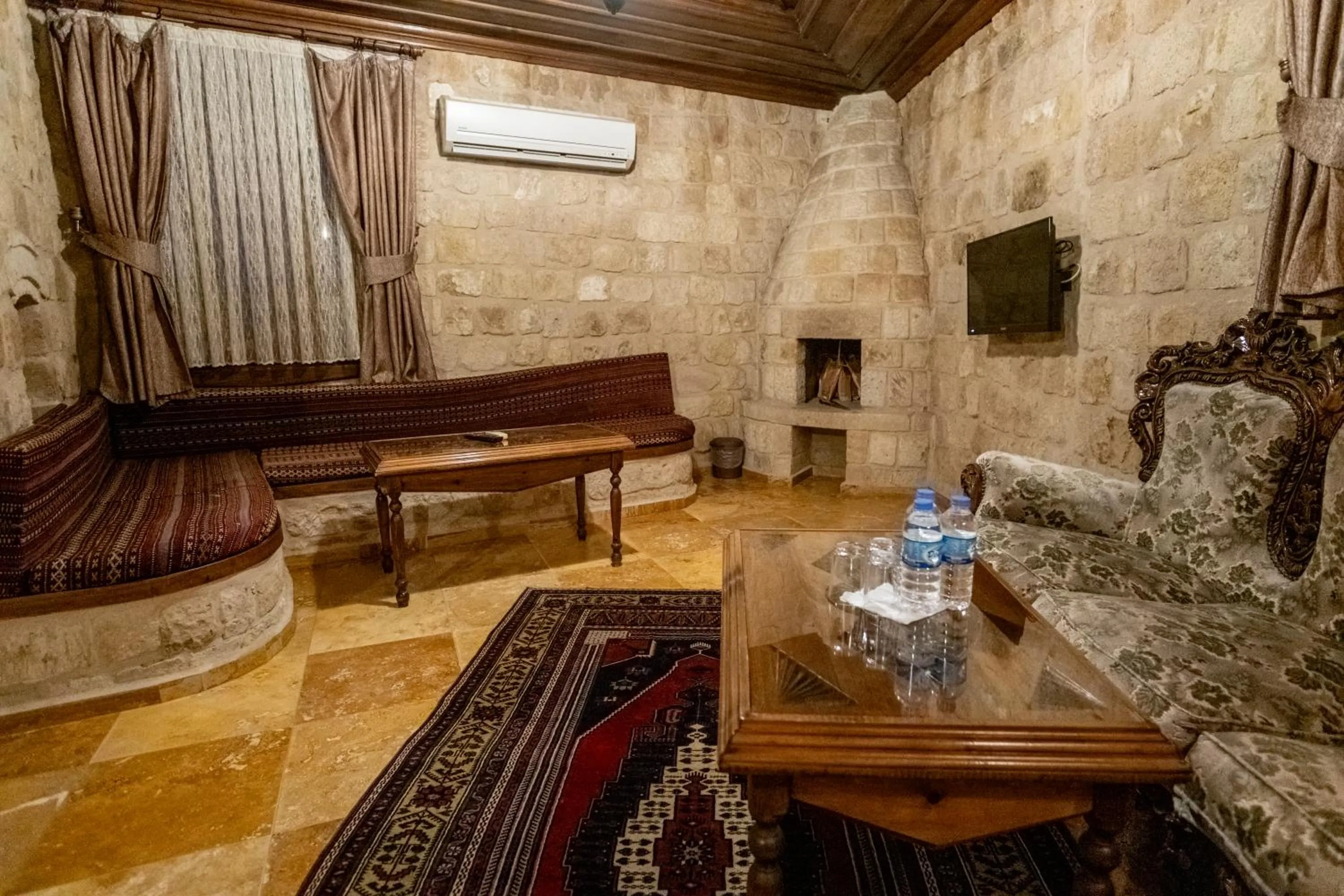 Living room in Kemerhan Cave Suites