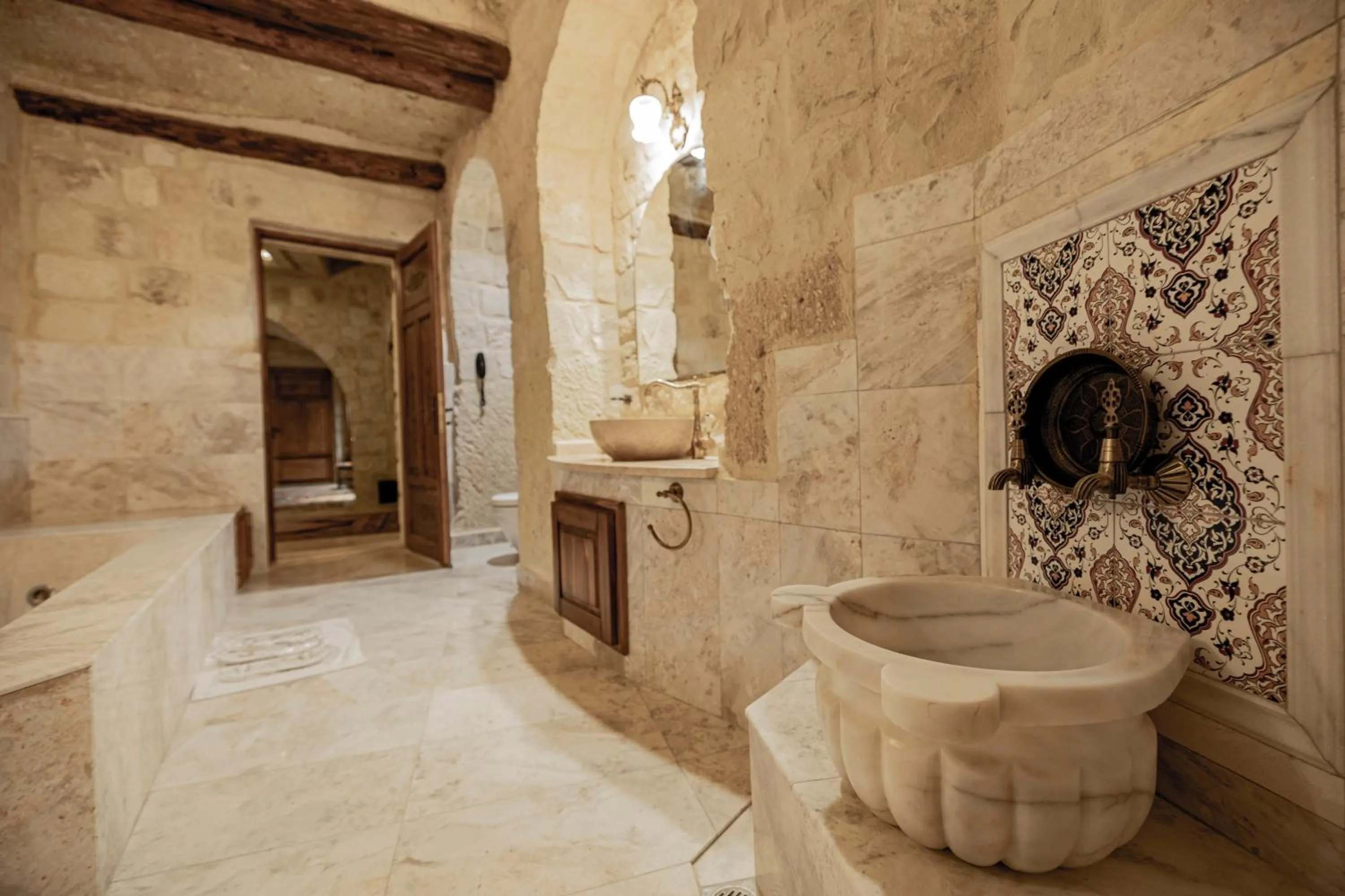 Toilet in Kemerhan Cave Suites