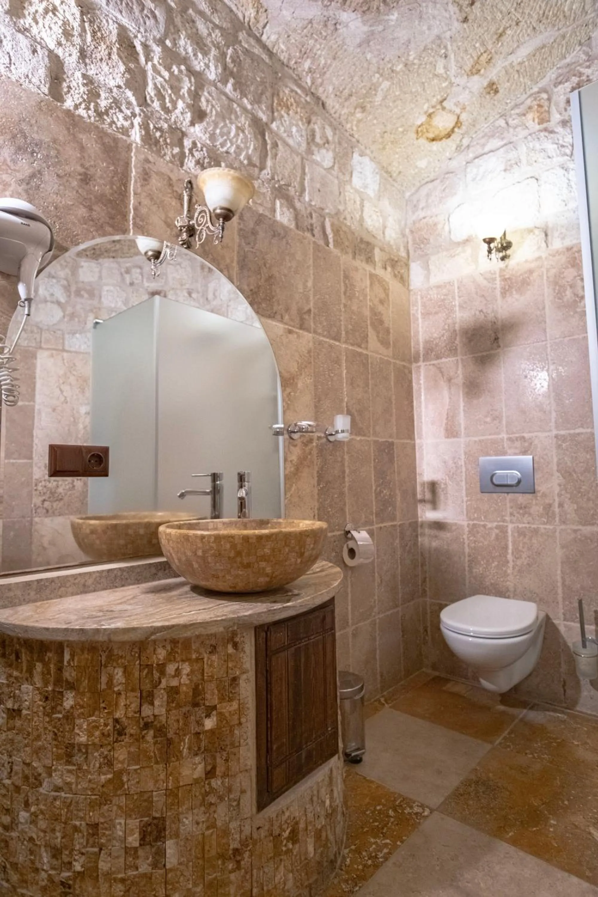 Shower in Kemerhan Cave Suites