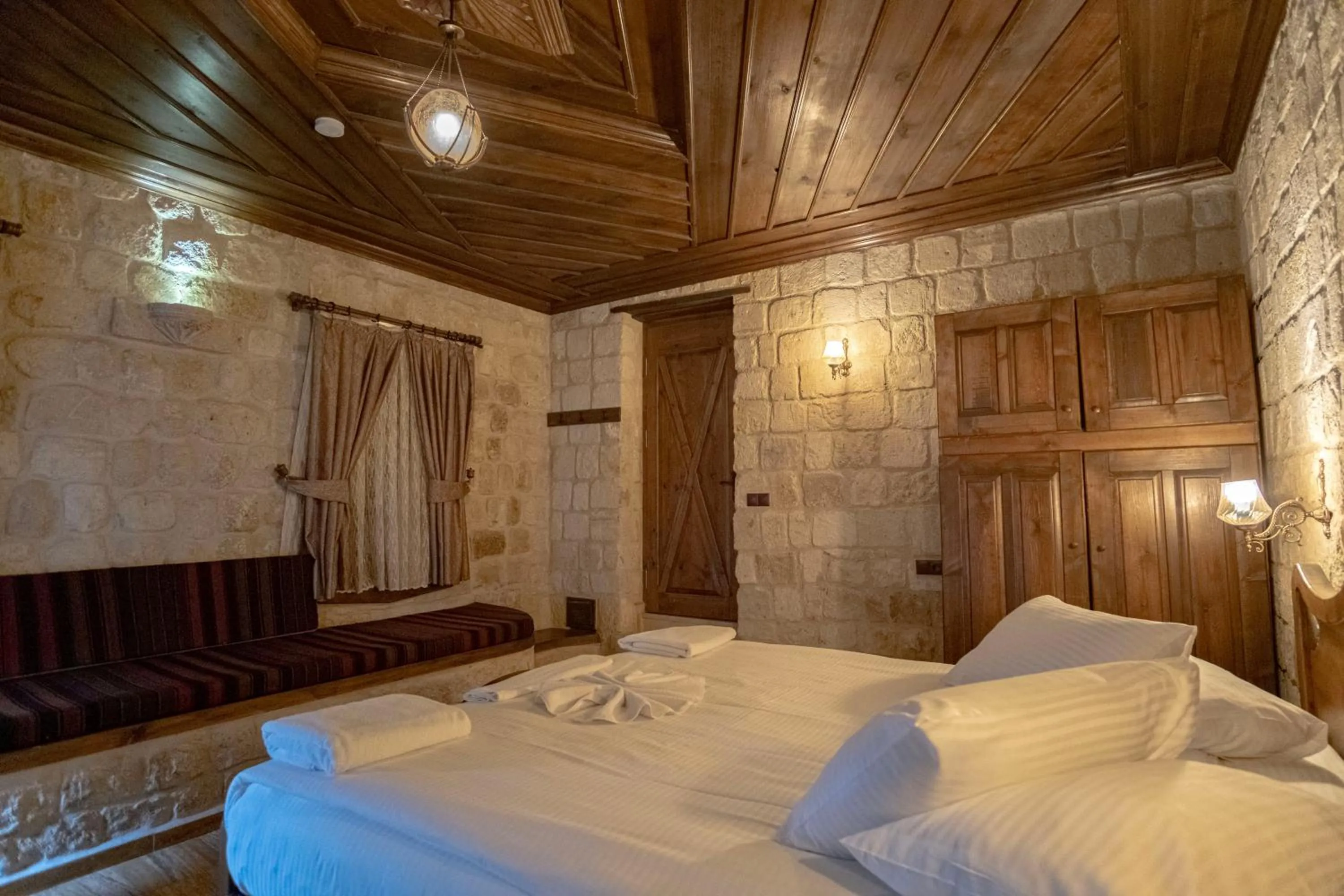 Bed in Kemerhan Cave Suites