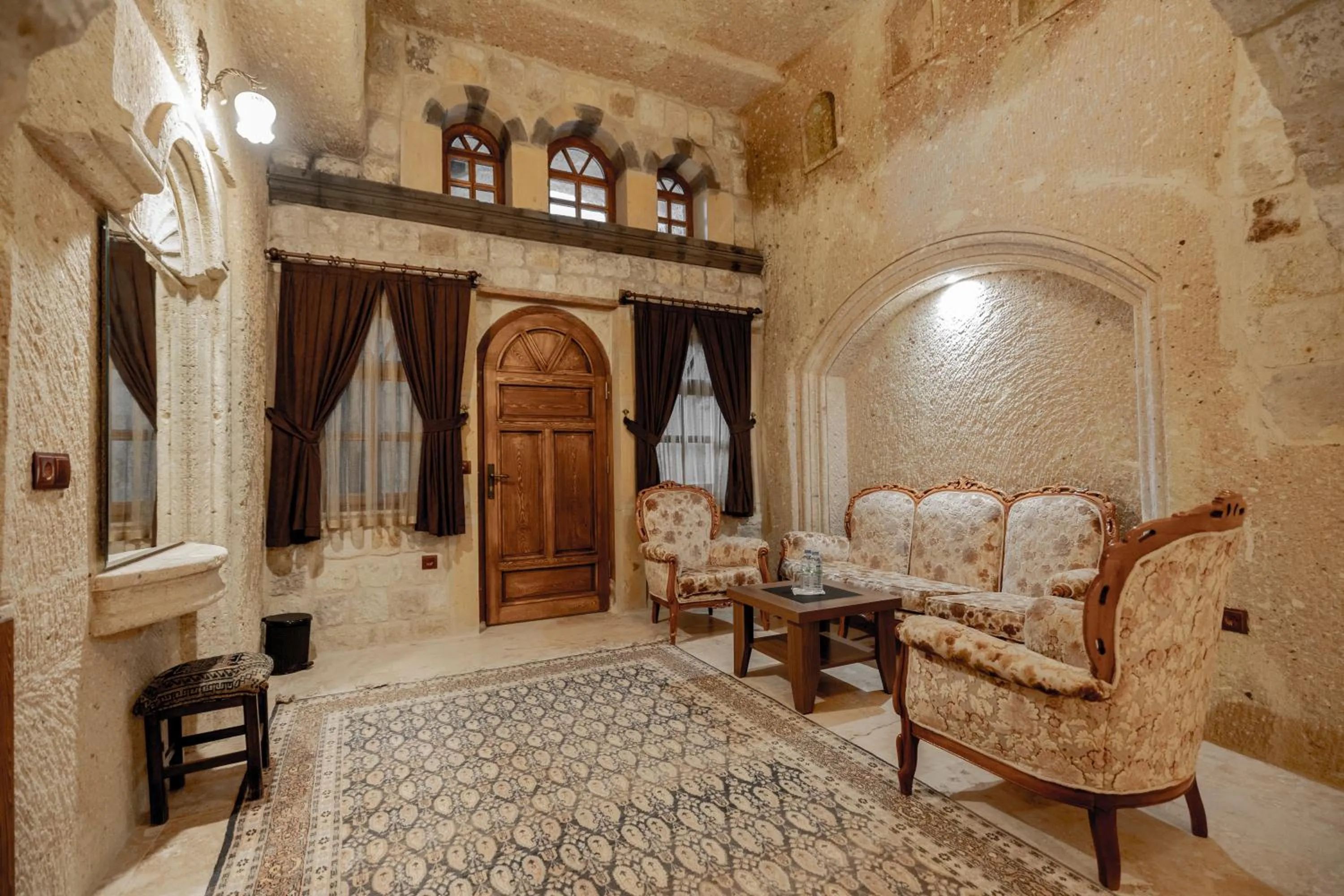 Seating area in Kemerhan Cave Suites