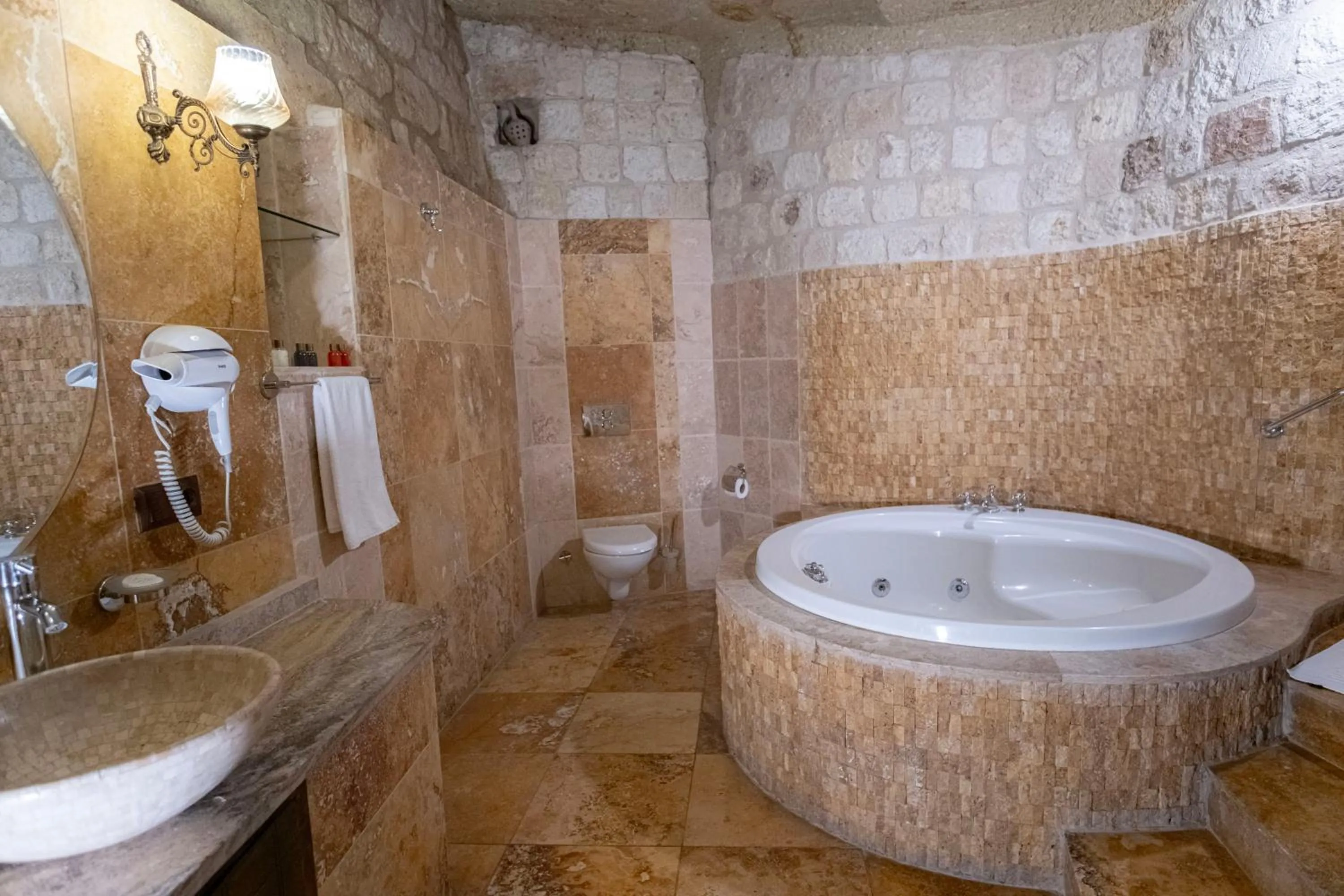 Shower in Kemerhan Cave Suites