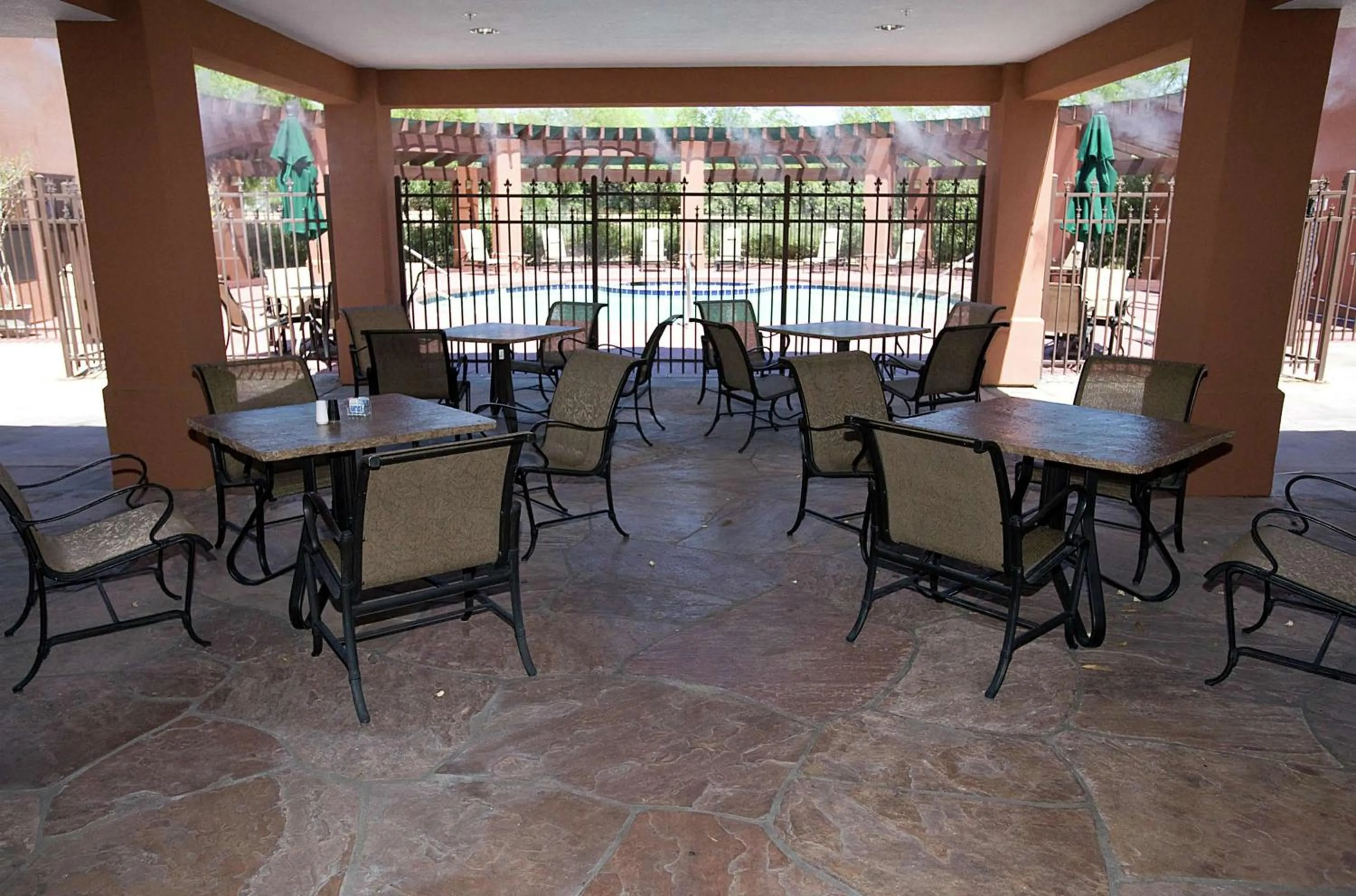 Patio in Hilton Garden Inn Phoenix Airport