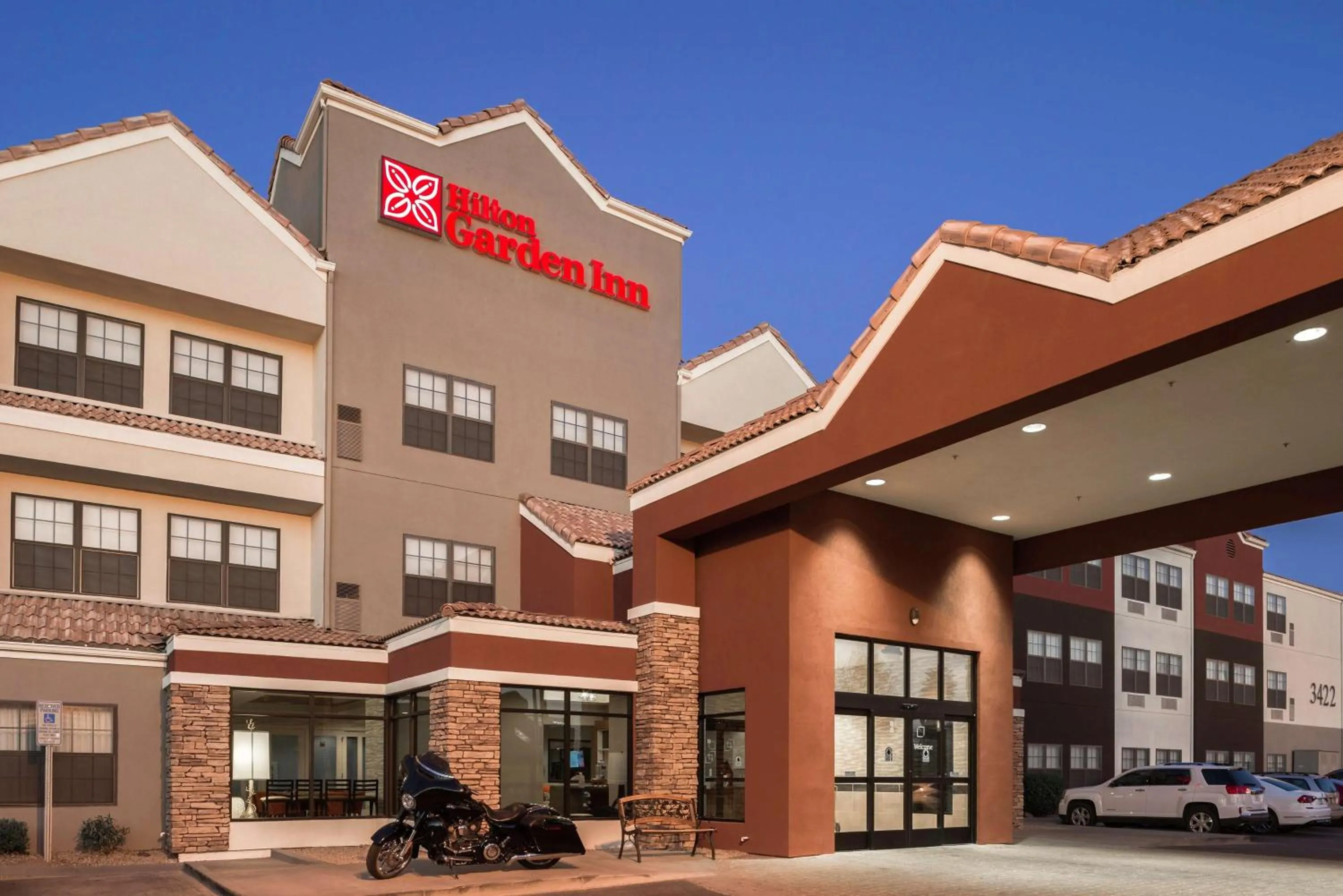 Property building in Hilton Garden Inn Phoenix Airport