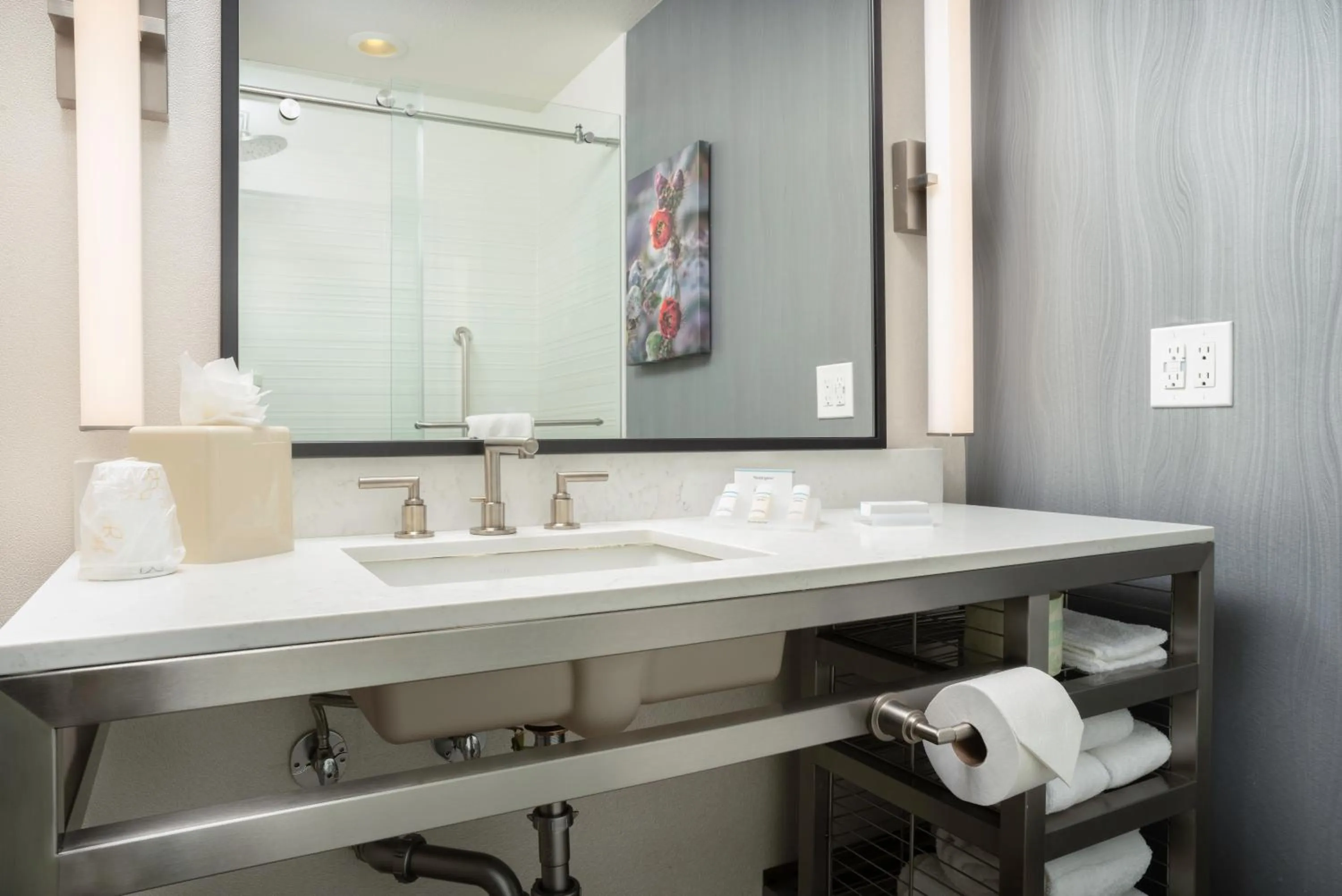 Bathroom in Hilton Garden Inn Phoenix Airport