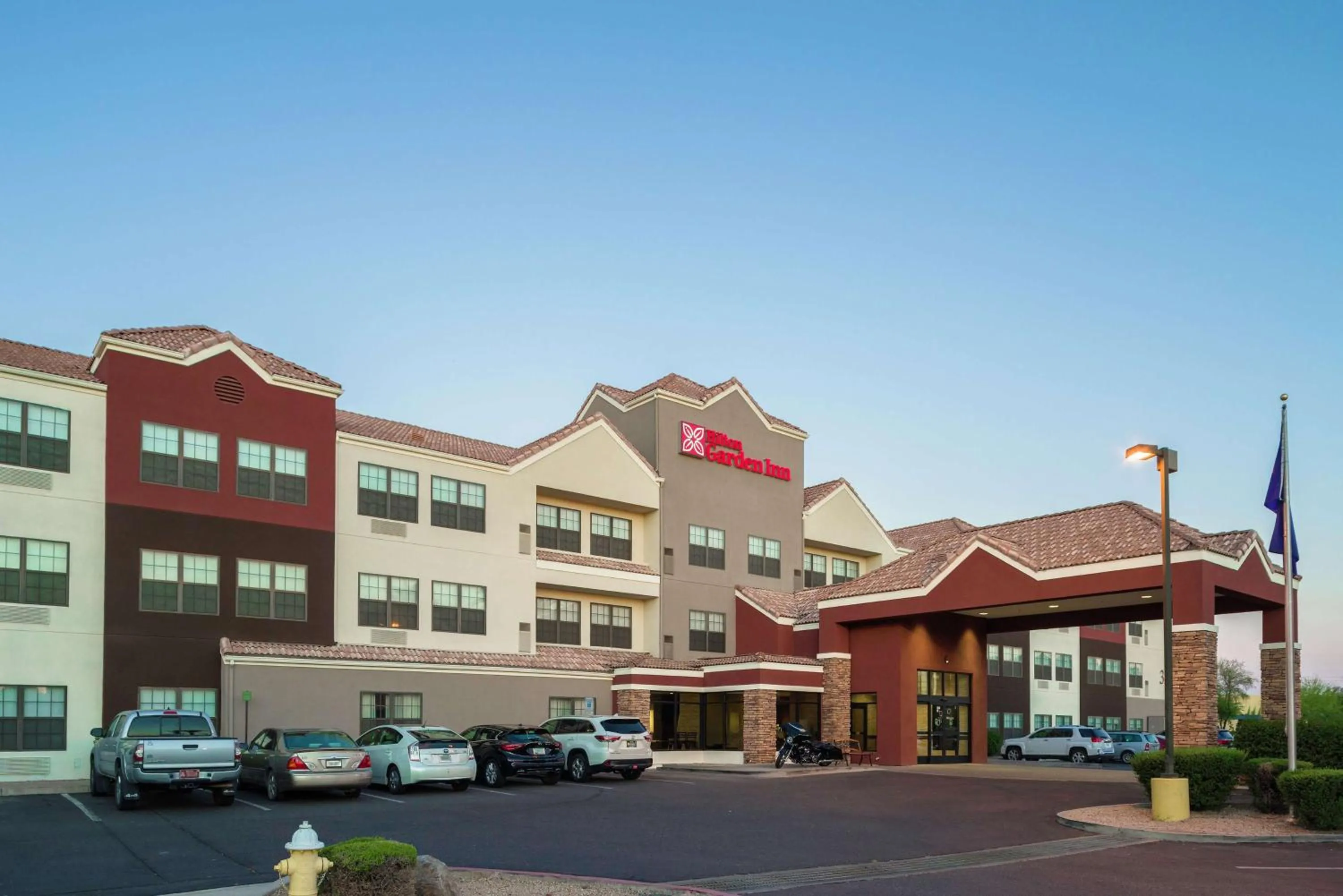 Property building in Hilton Garden Inn Phoenix Airport