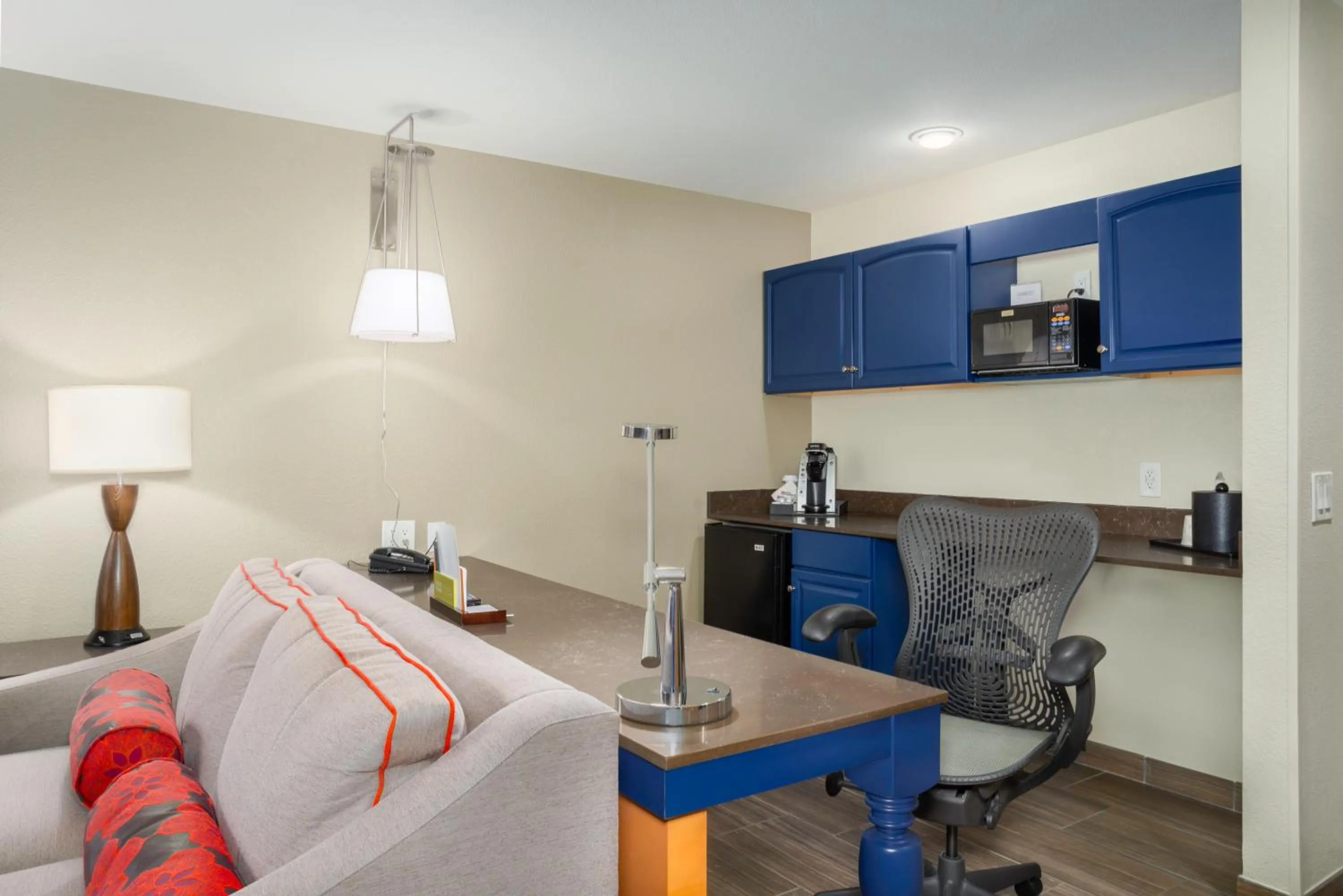 Living room in Hilton Garden Inn Phoenix Airport