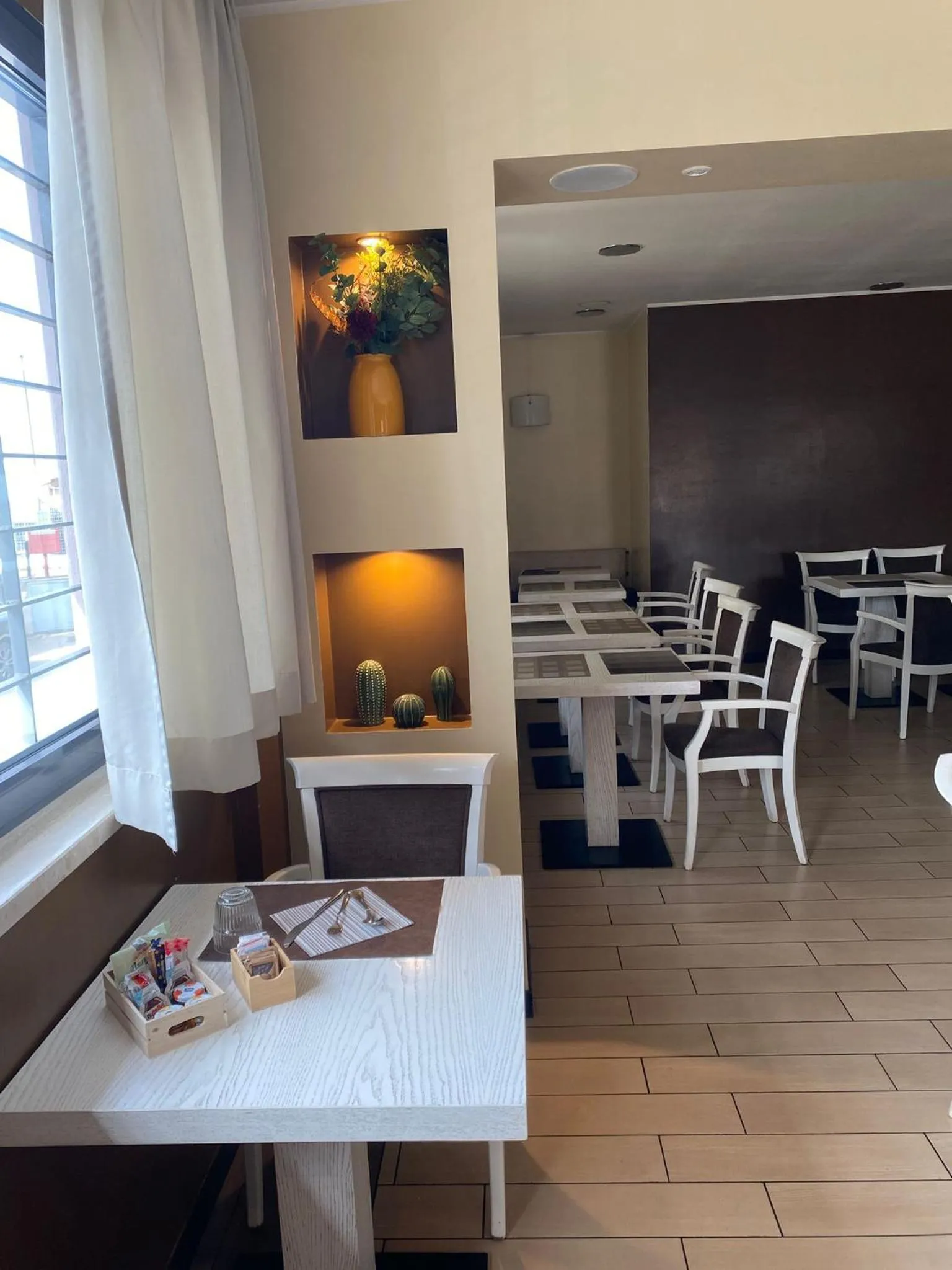 Restaurant/places to eat in Hotel 325 Tor Vergata
