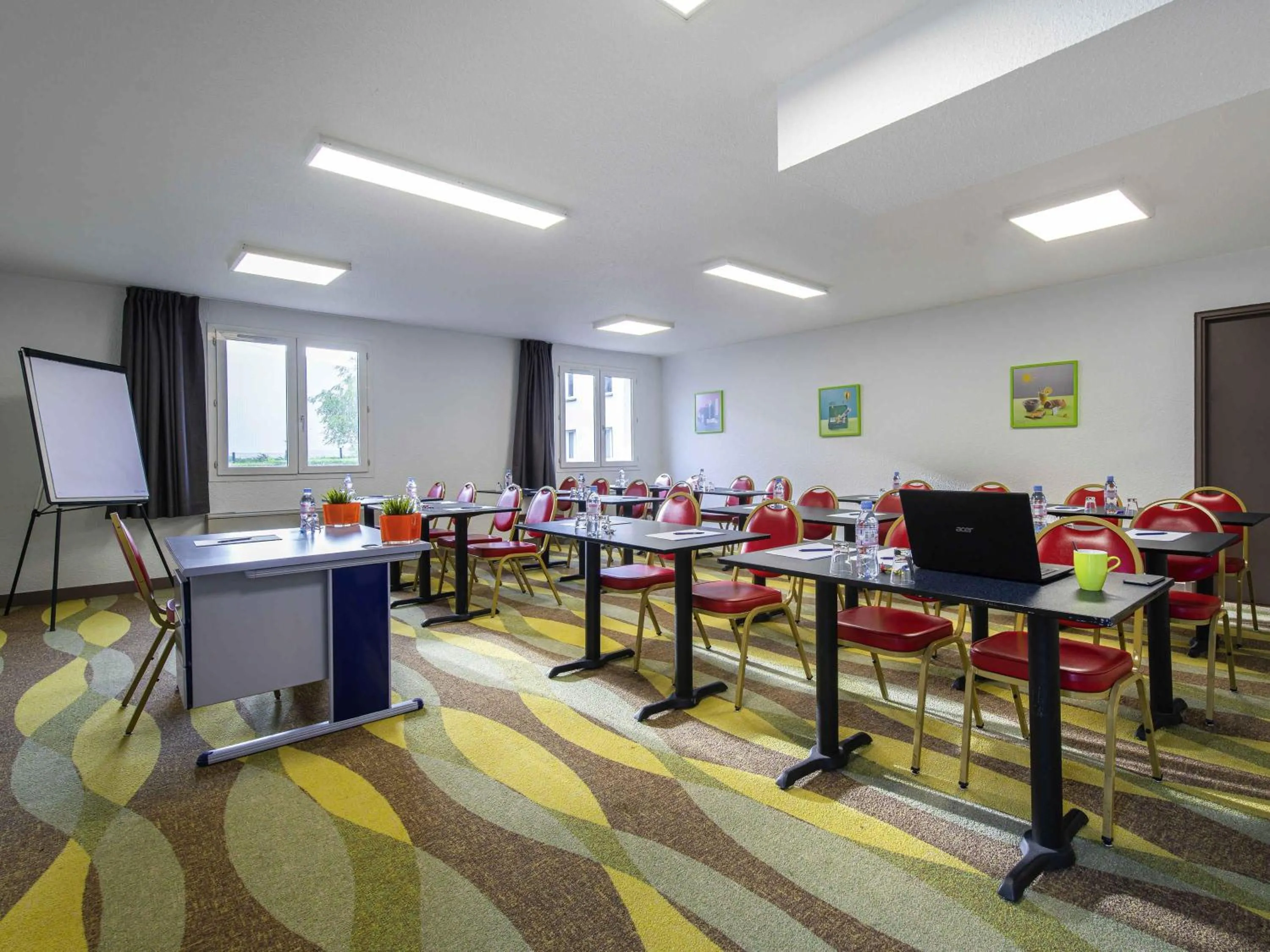 Meeting/conference room in ibis Styles Gien