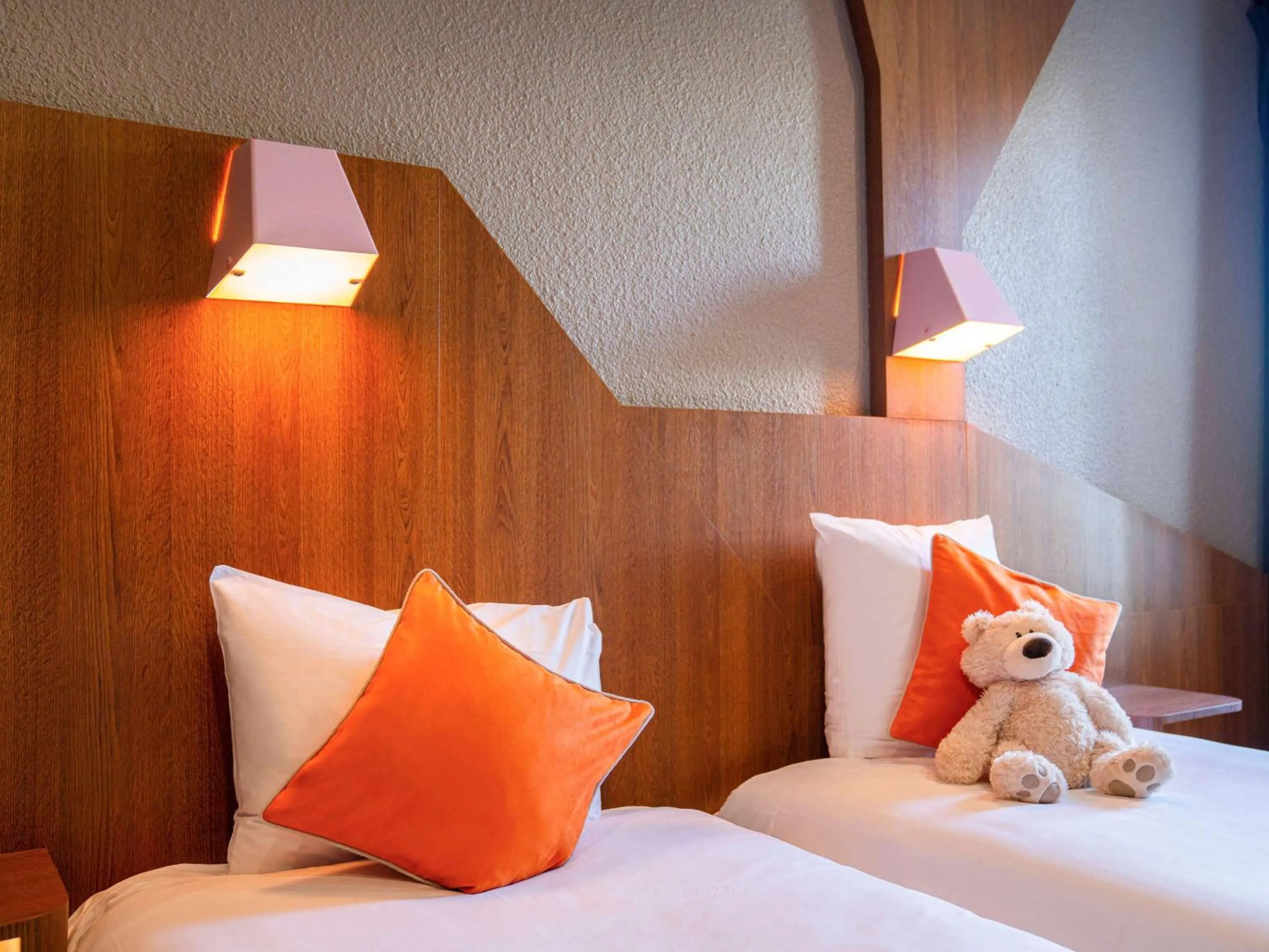 Photo of the whole room, Bed in ibis Styles Gien