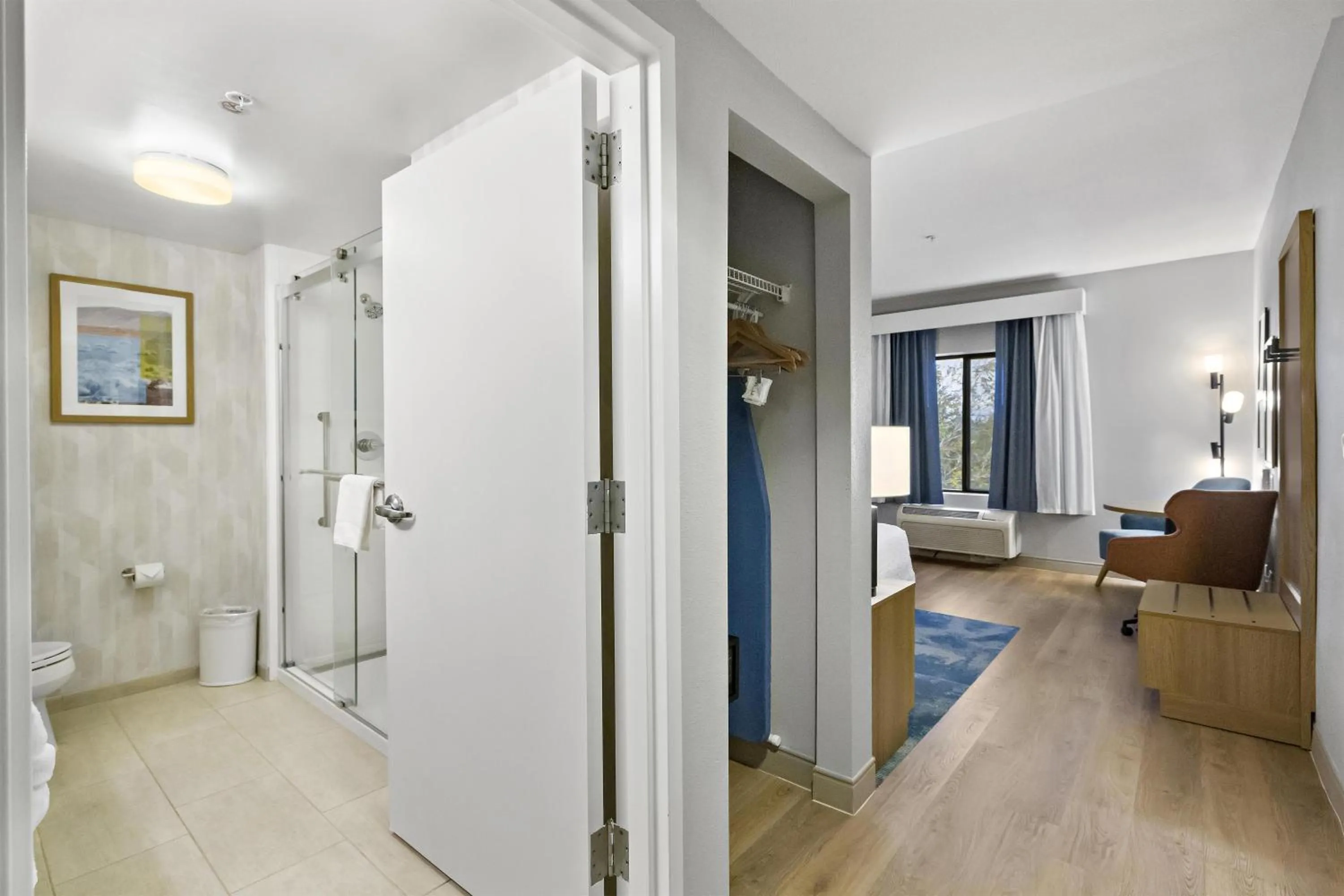 Bathroom in Hampton Inn & Suites Lancaster