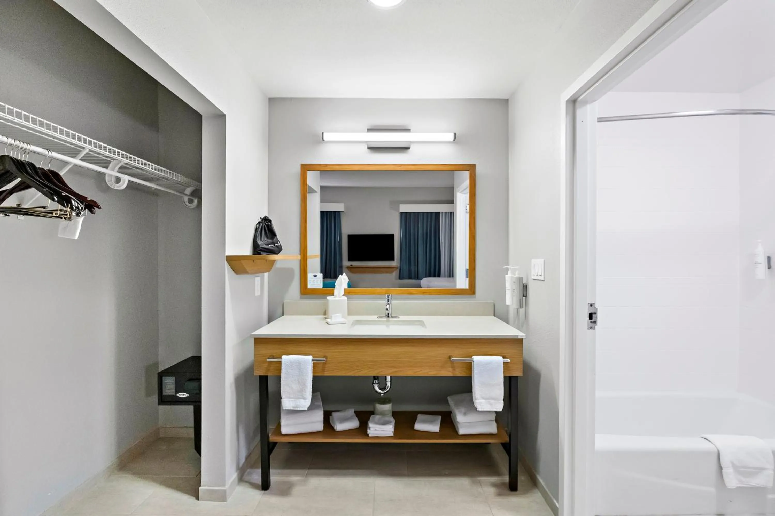 Bathroom in Hampton Inn & Suites Lancaster