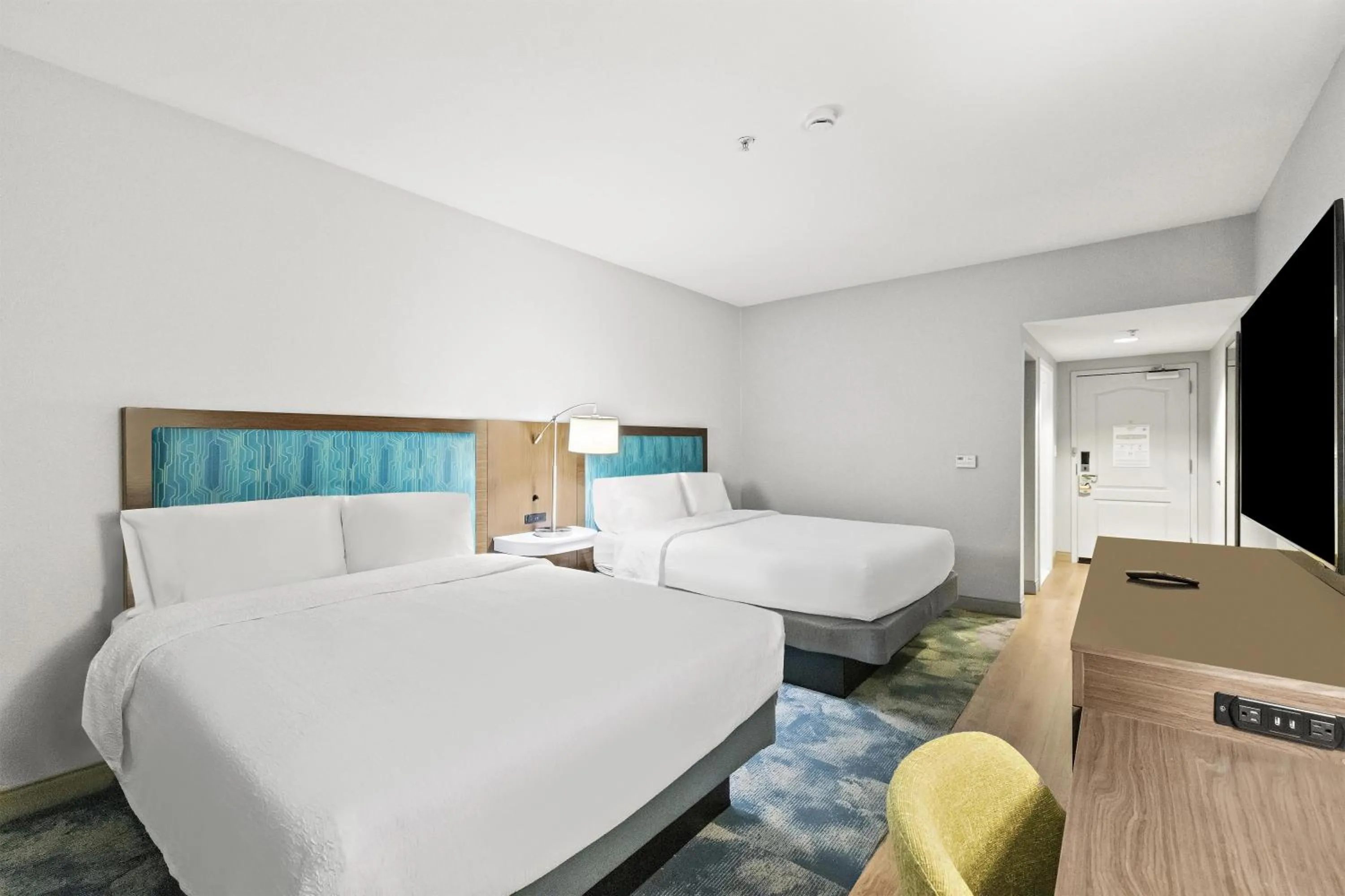 Bed in Hampton Inn & Suites Lancaster