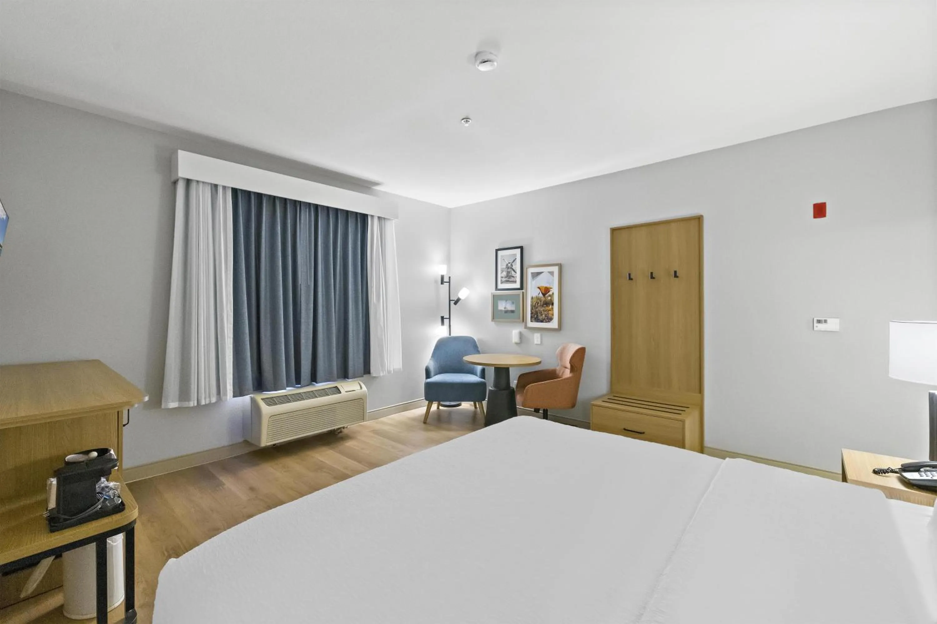 Bed in Hampton Inn & Suites Lancaster