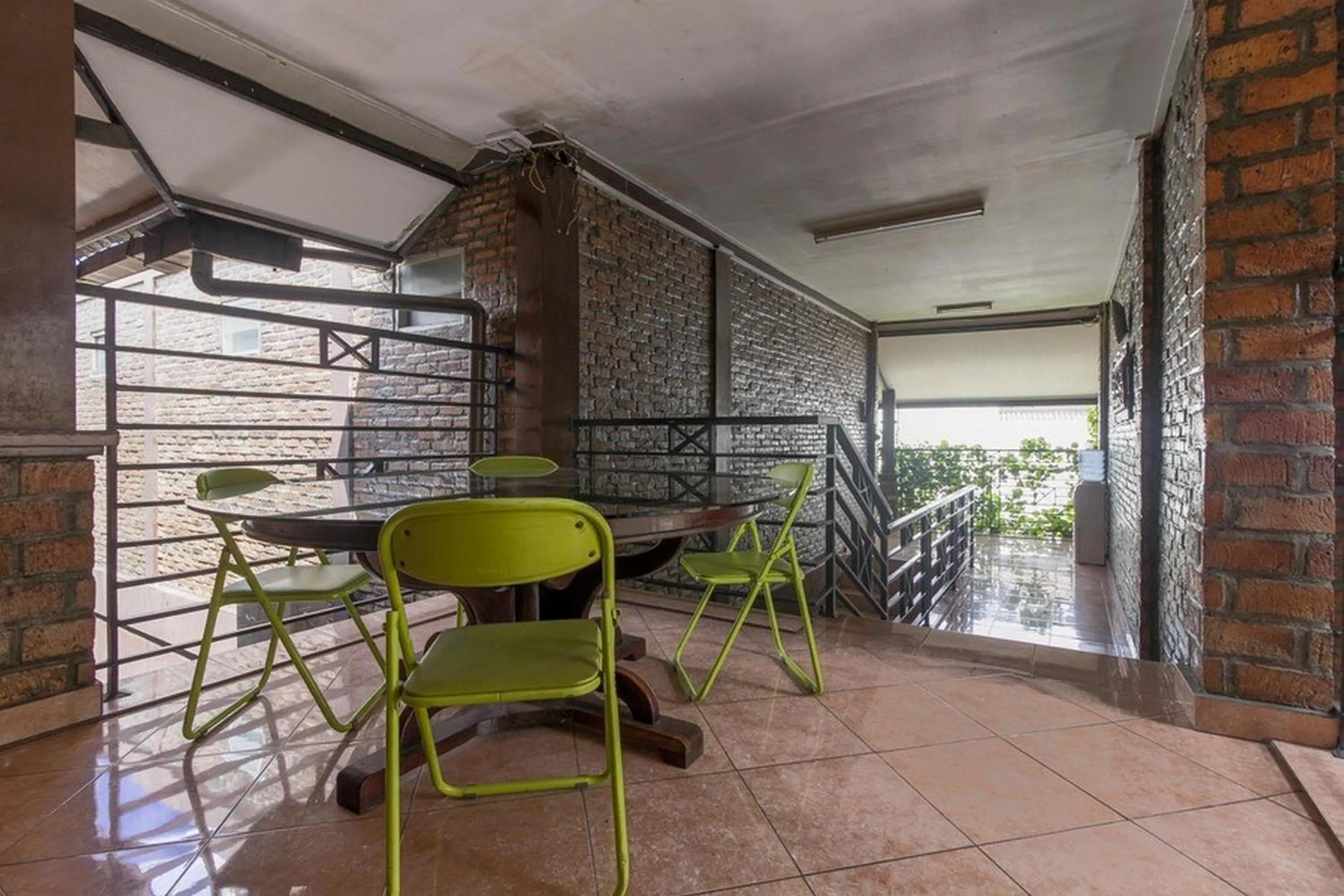 Area and facilities in RedDoorz Plus At Ampera Raya