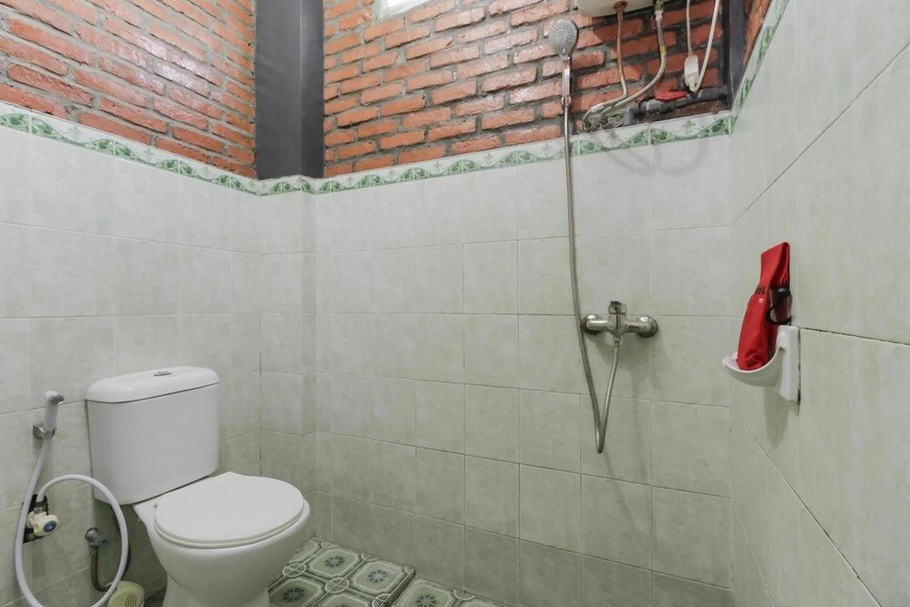 Bathroom in RedDoorz Plus At Ampera Raya