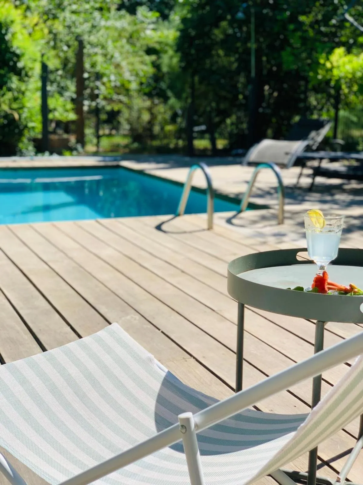 Swimming pool in Le Pavillon Vert - B&B