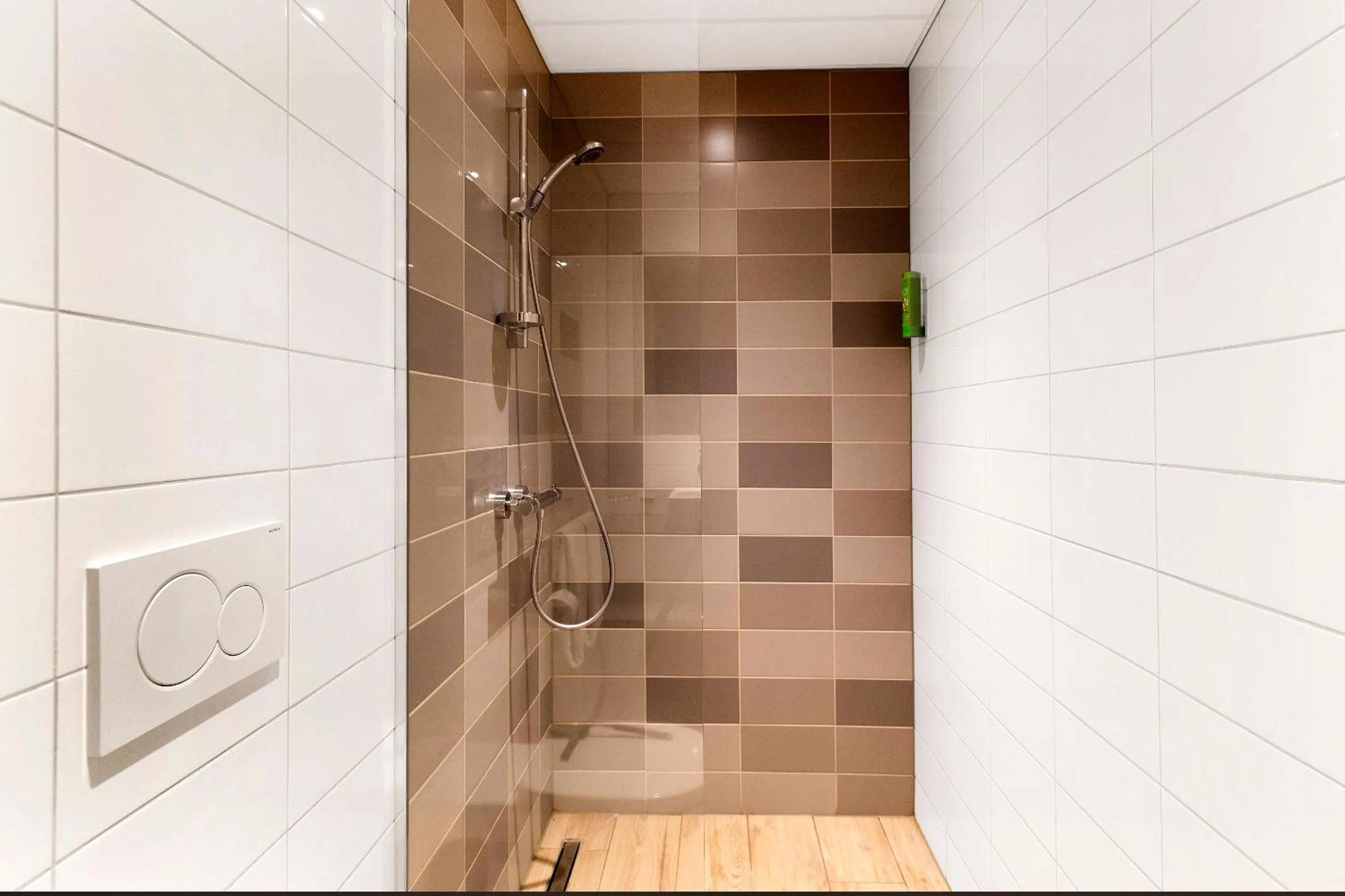 Shower in U Parkhotel