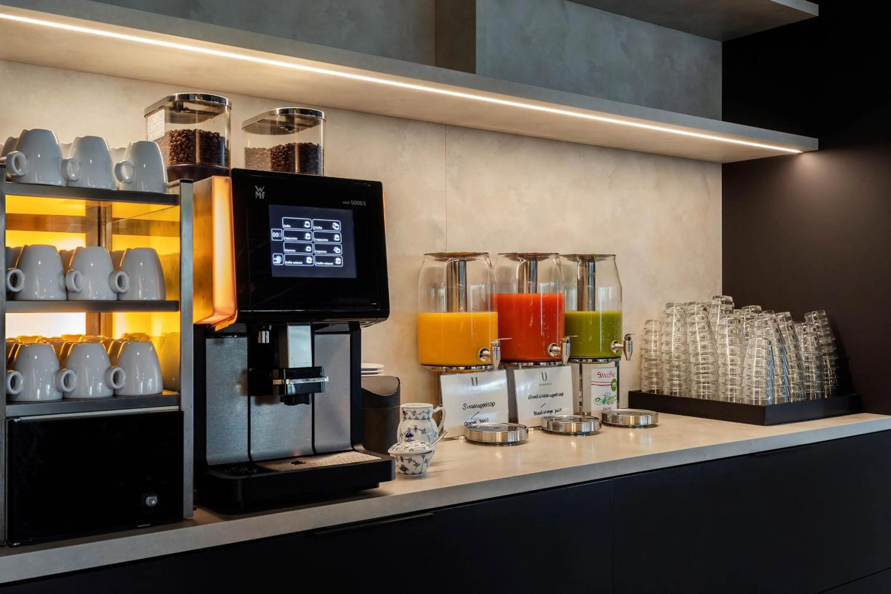 Coffee/tea facilities in U Parkhotel