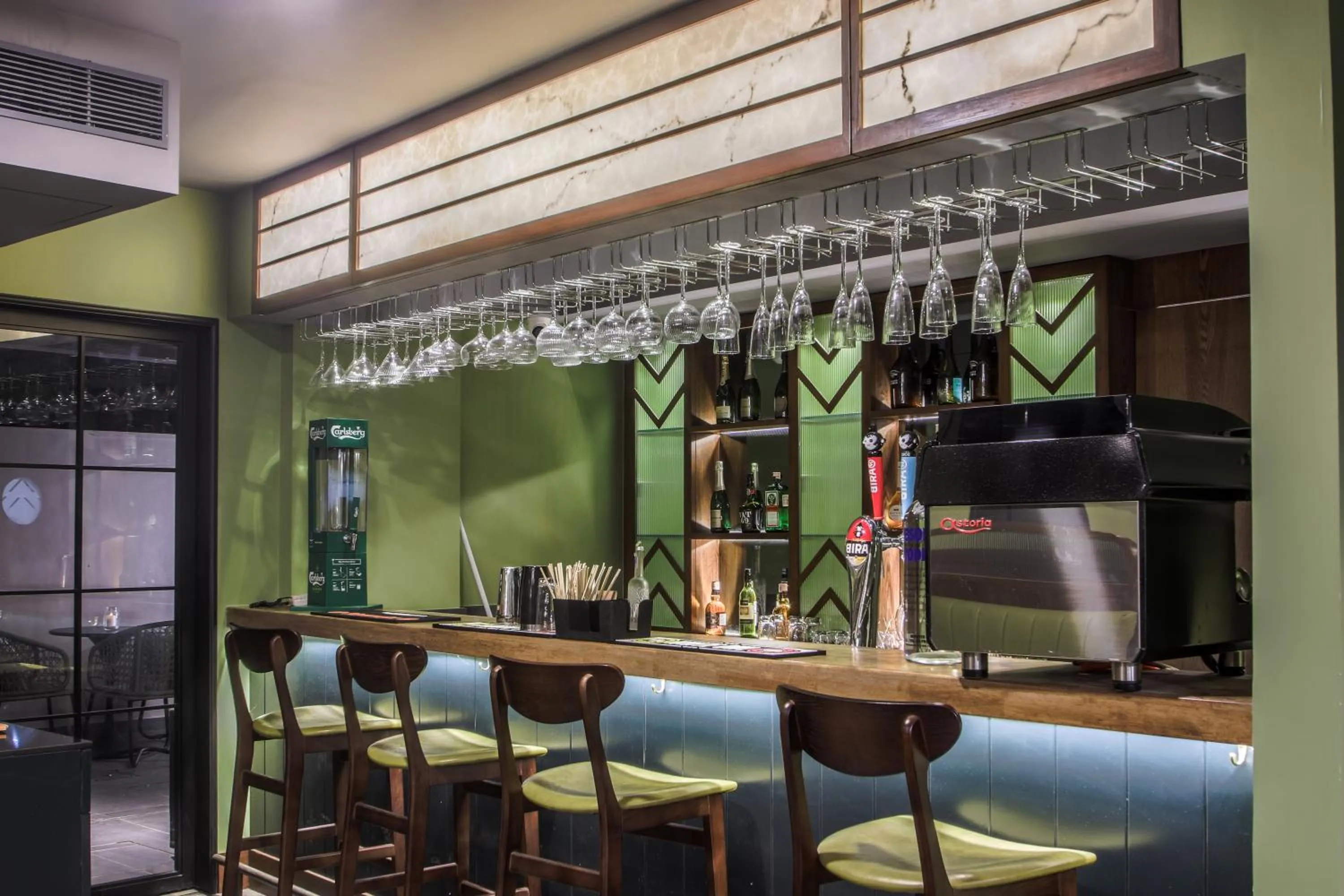 Alcoholic drinks in T24 Retro