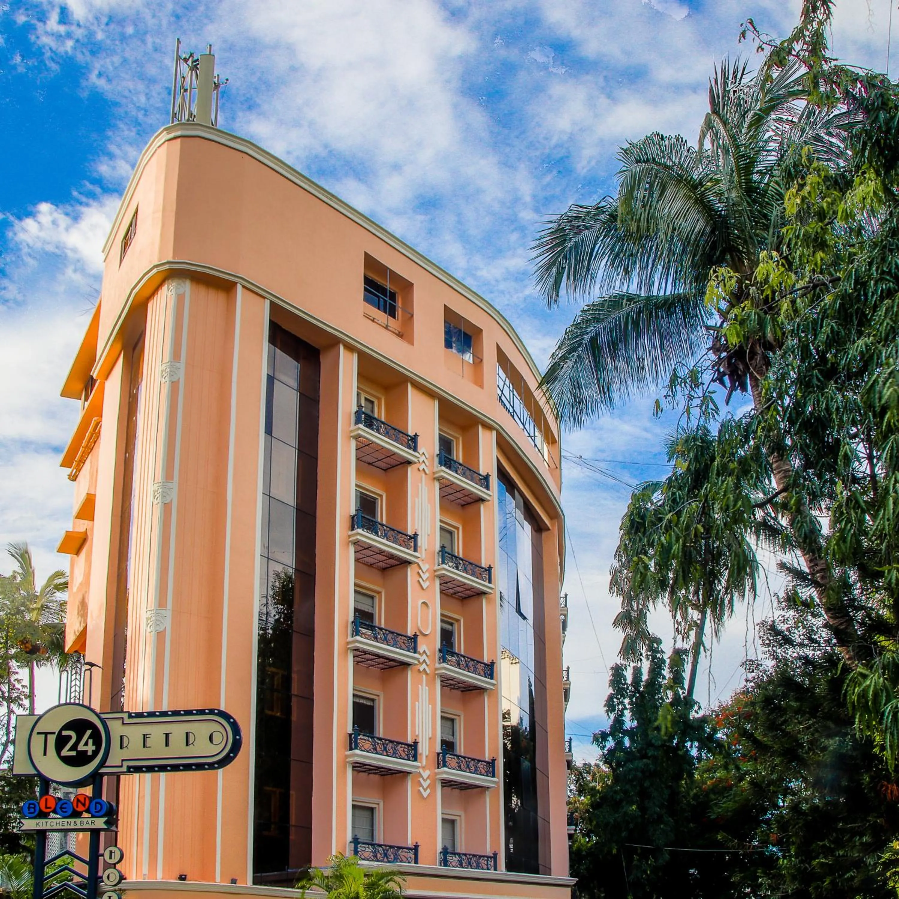 Facade/entrance in T24 Retro