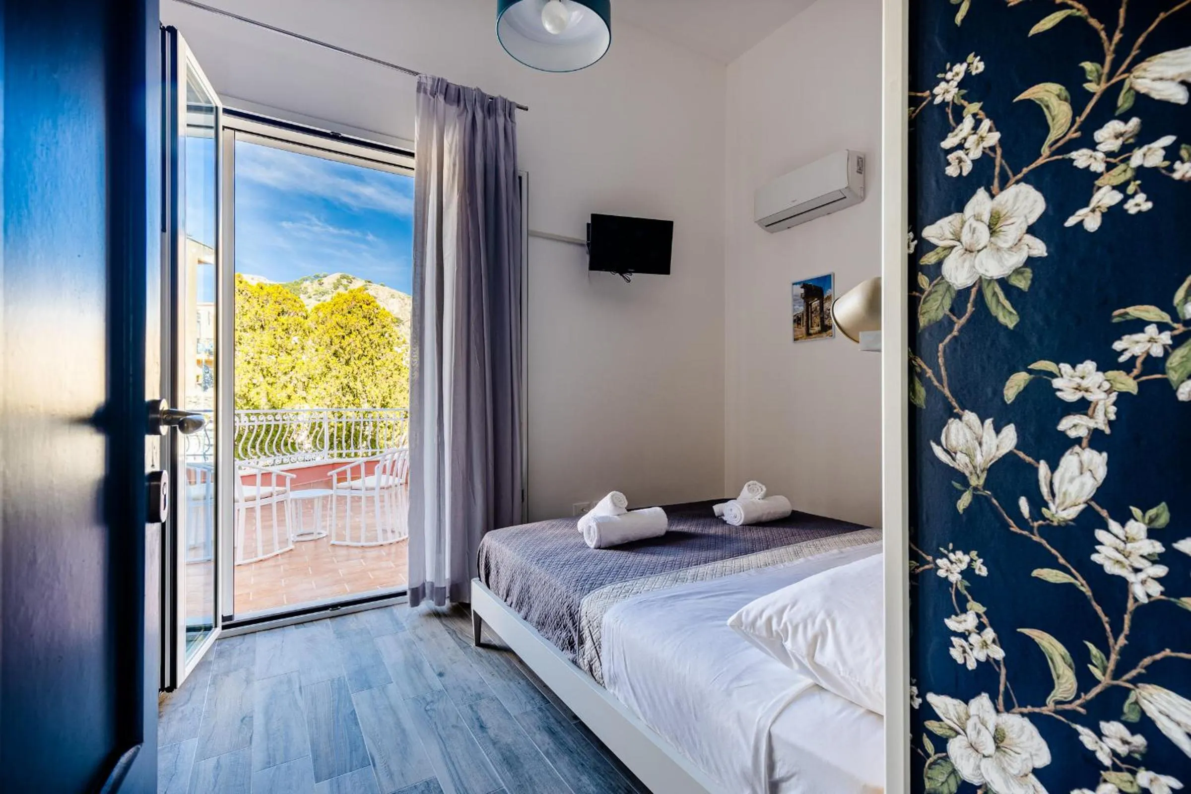 Bed in Villa Edera Rental Room