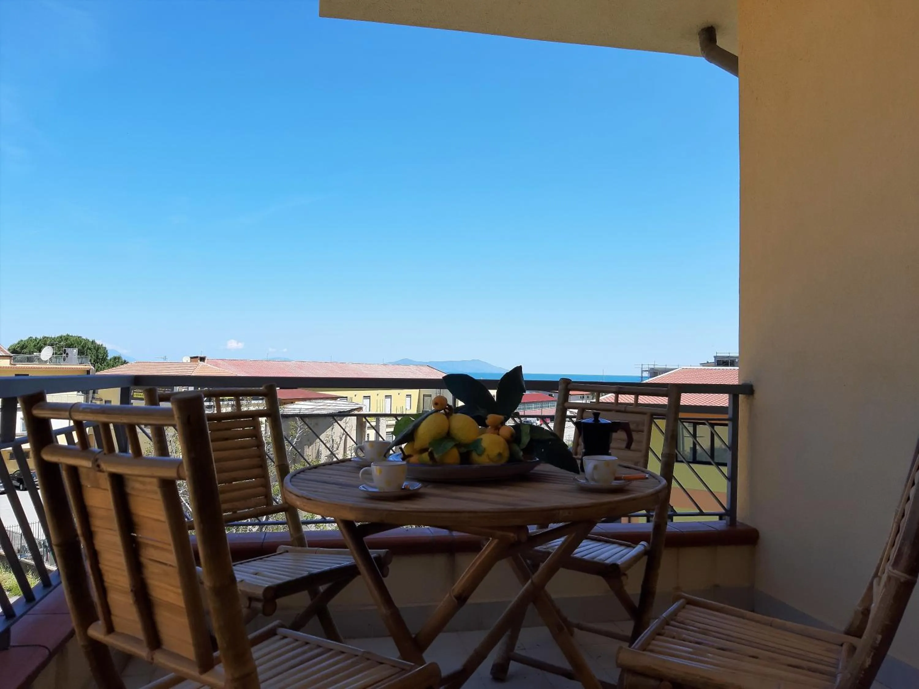 Patio in Living Piraino case vacanze