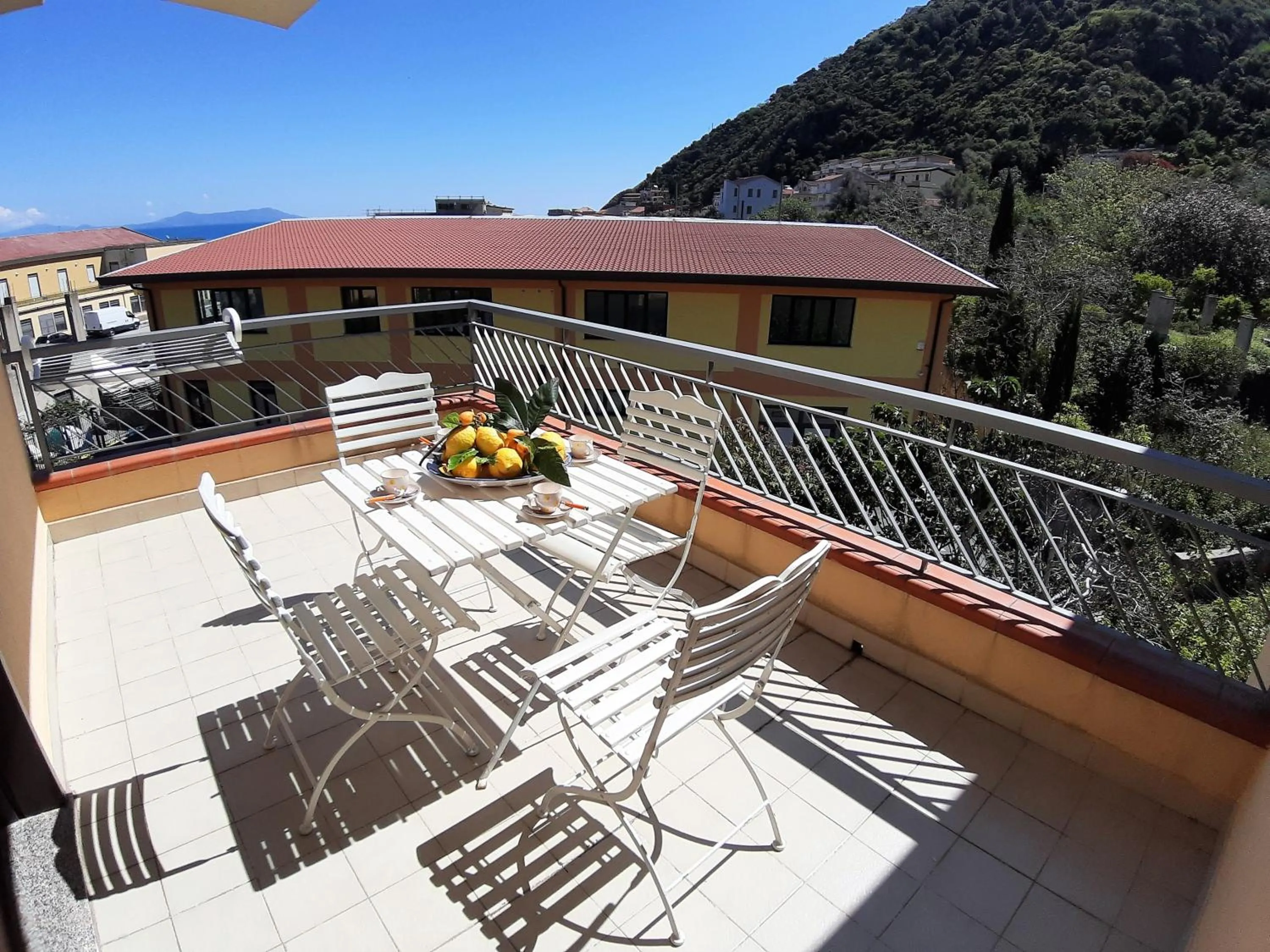 Patio in Living Piraino case vacanze