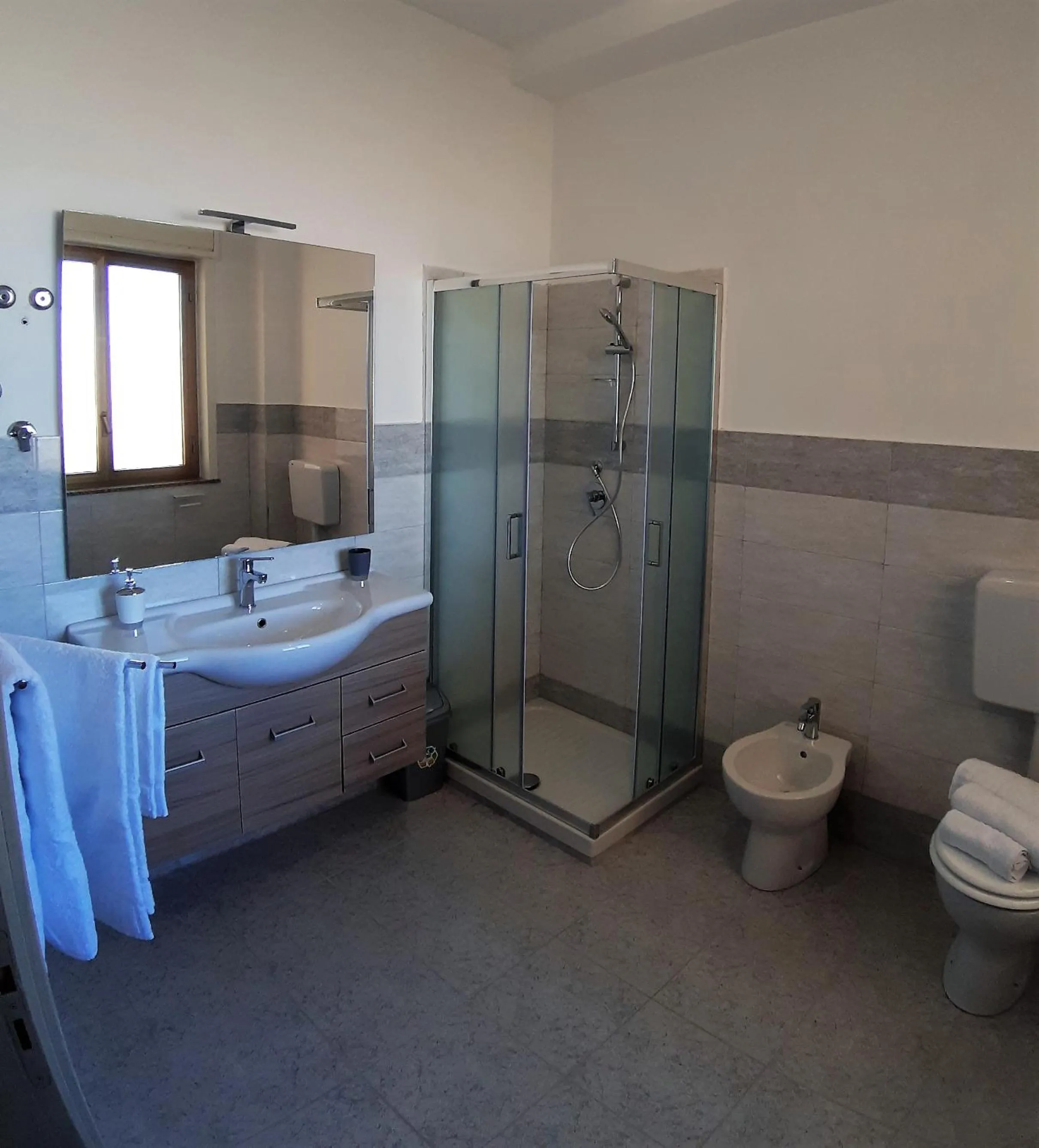 Shower in Living Piraino case vacanze