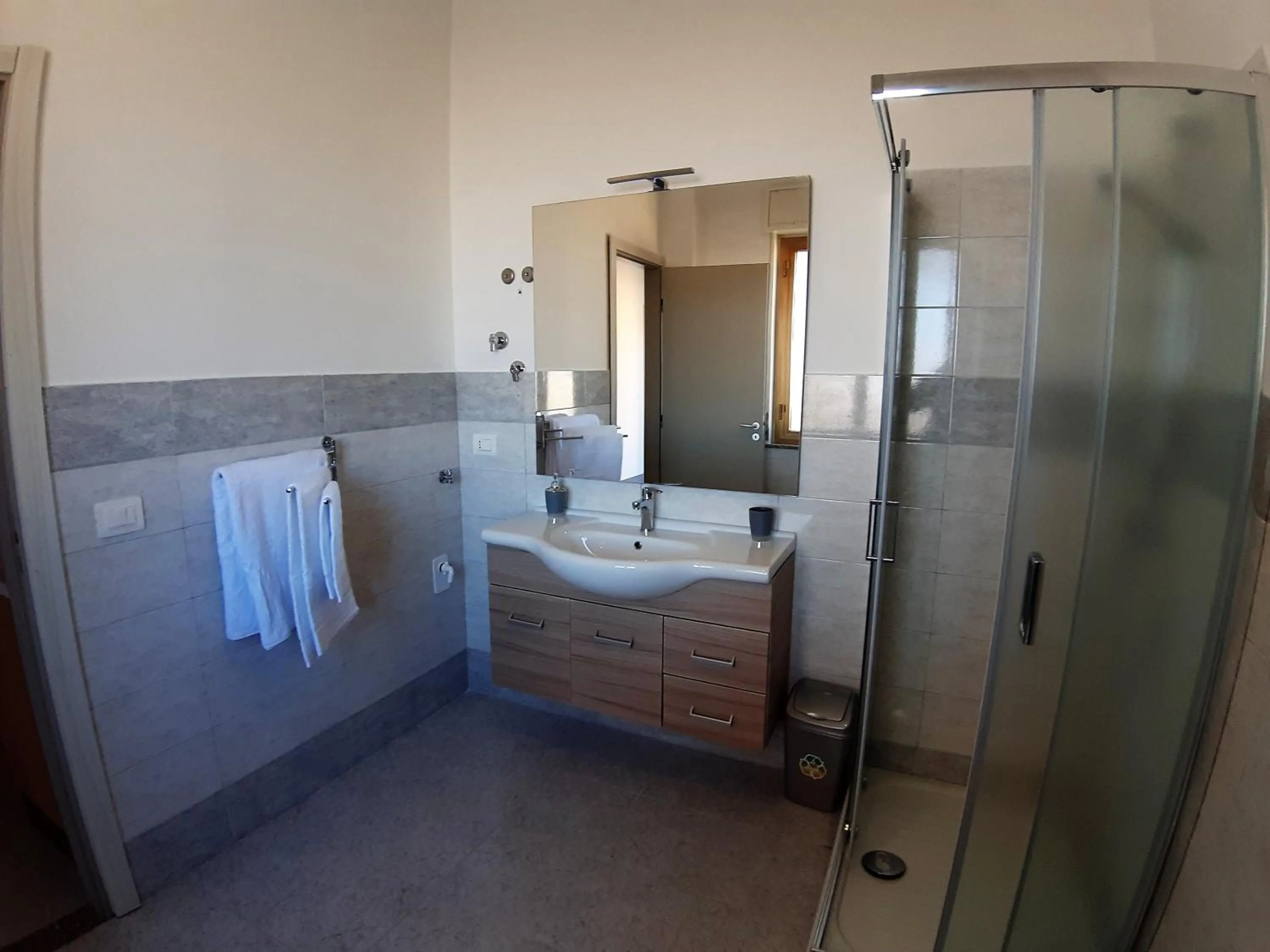 Shower in Living Piraino case vacanze