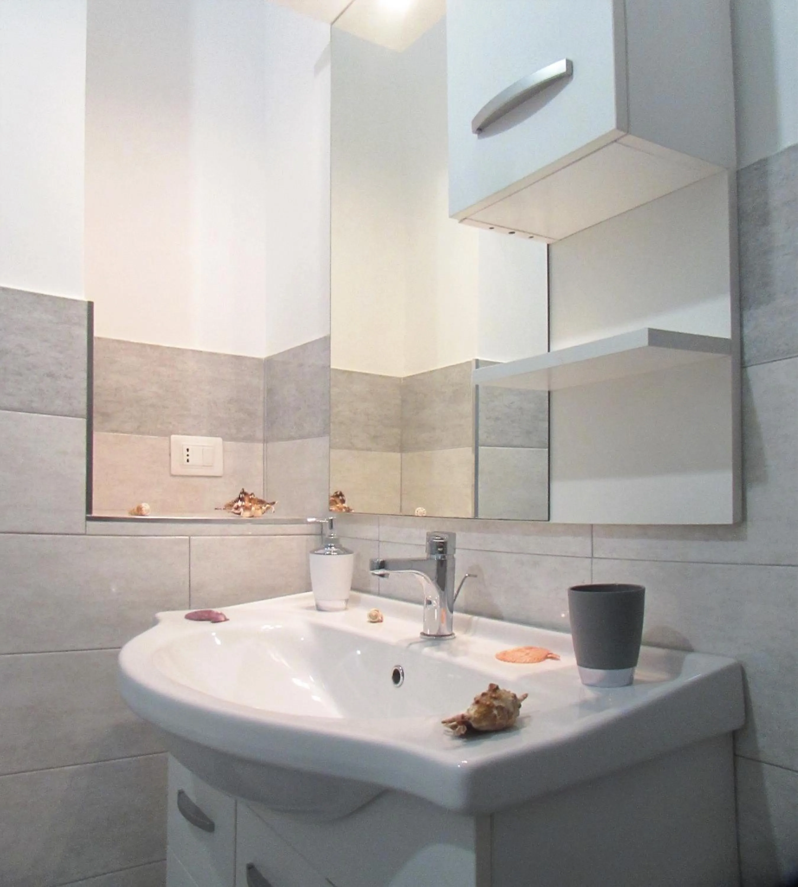 Shower in Living Piraino case vacanze