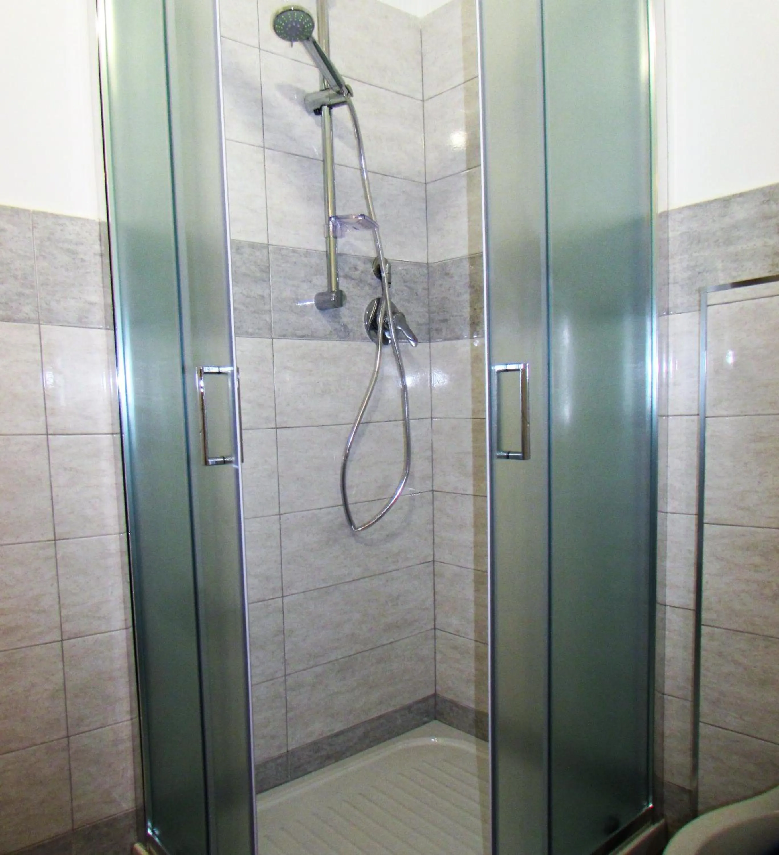 Shower in Living Piraino case vacanze