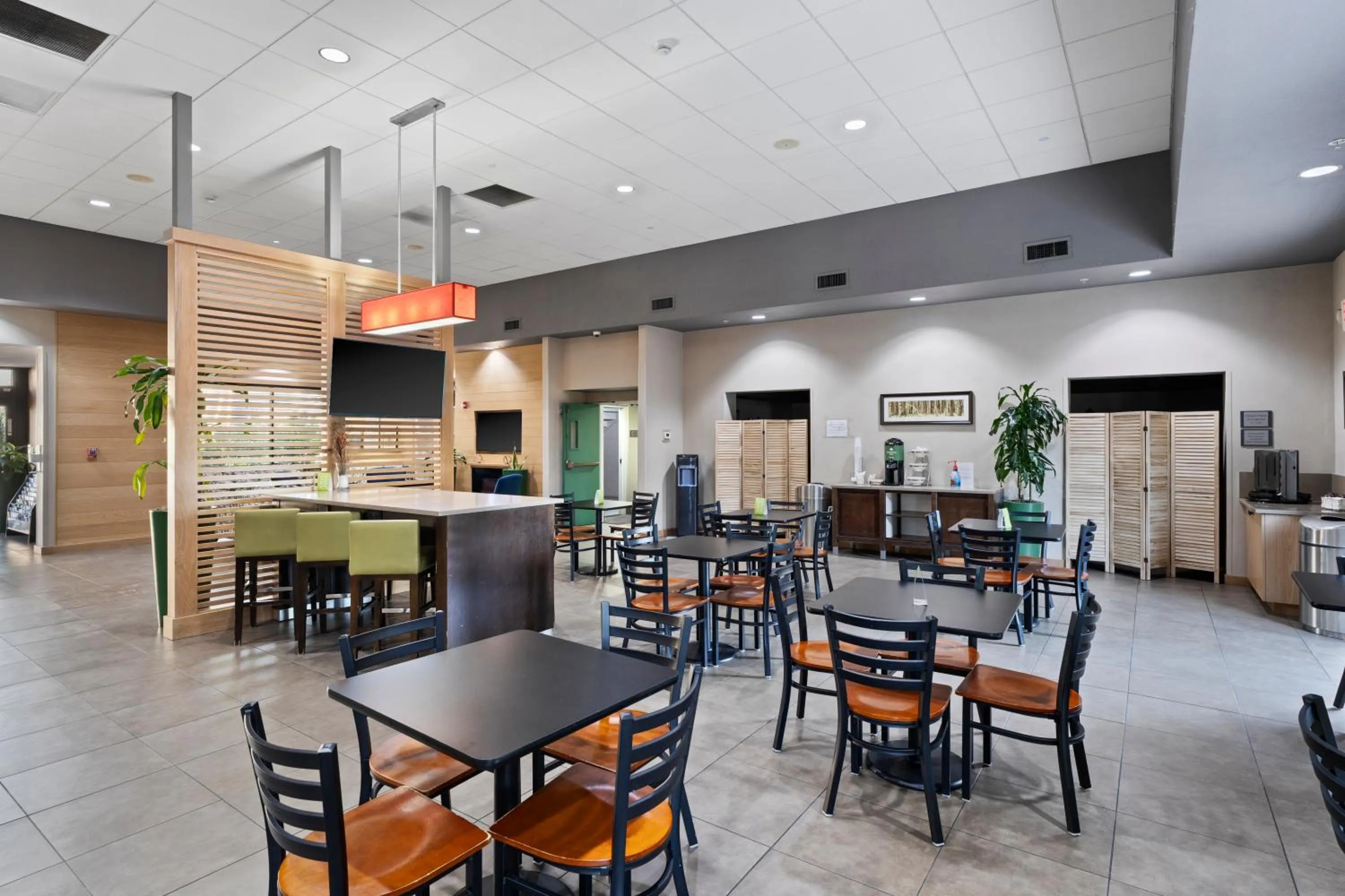 Breakfast in GreenTree Inn & Suites Phoenix Sky Harbor