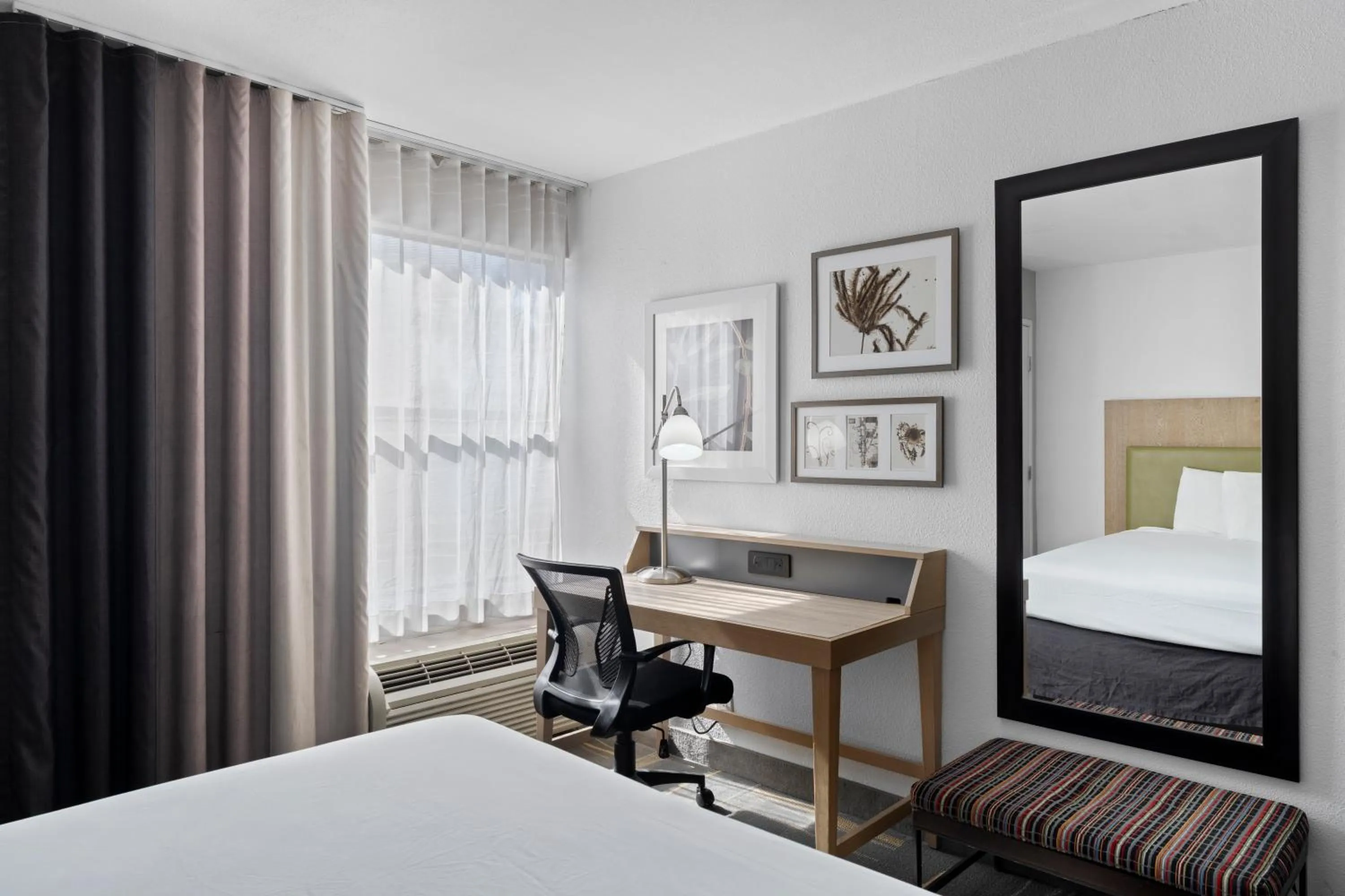 Bedroom, Bed in GreenTree Inn & Suites Phoenix Sky Harbor