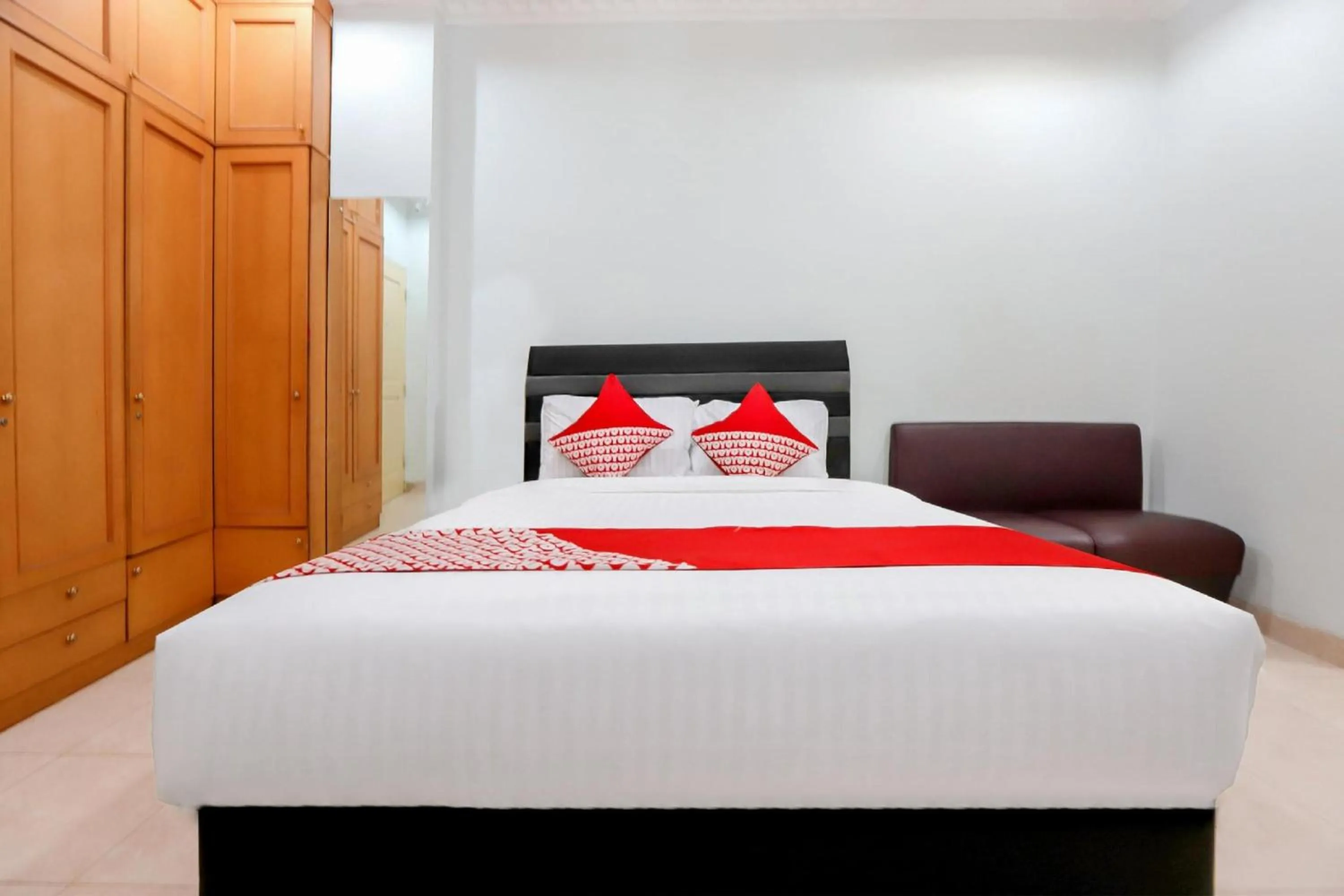 Photo of the whole room, Bed in Collection O Mangga Besar Near Lokasari Square Formerly 45 Residence