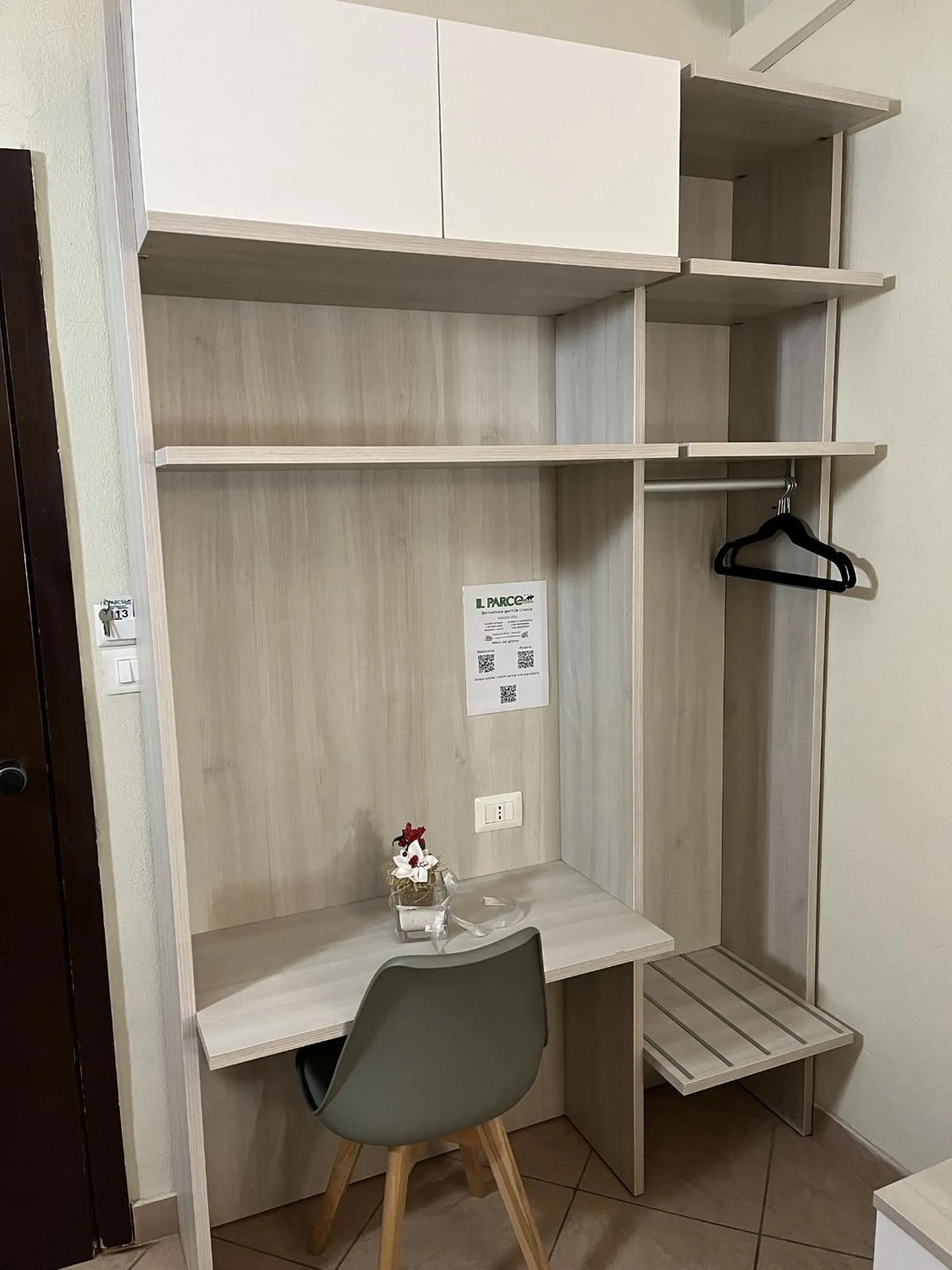wardrobe in HOTEL IL PARCO - Parking Free & Restaurant - Hotel