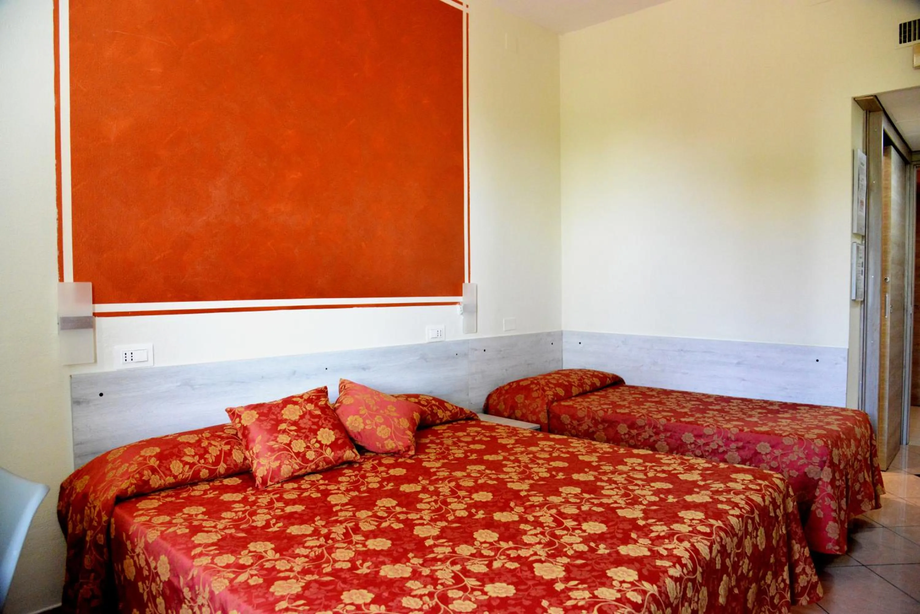 Bed in HOTEL IL PARCO - Parking Free & Restaurant - Hotel