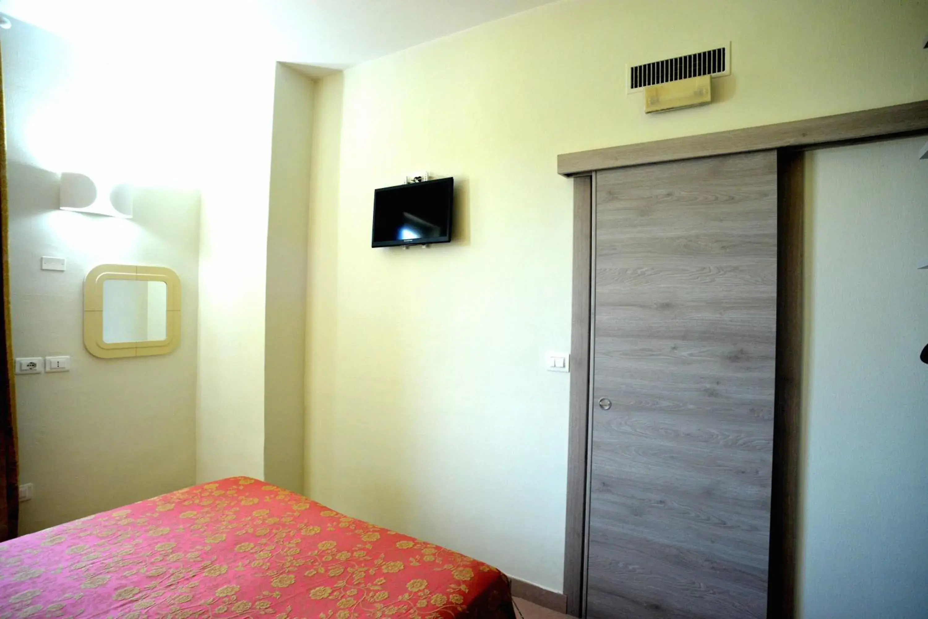 Quadruple Room - single occupancy in HOTEL IL PARCO - Parking Free & Restaurant - Hotel Quadruple Room - single occupancy in HOTEL IL PARCO - Parking Free & Restaurant - Hotel