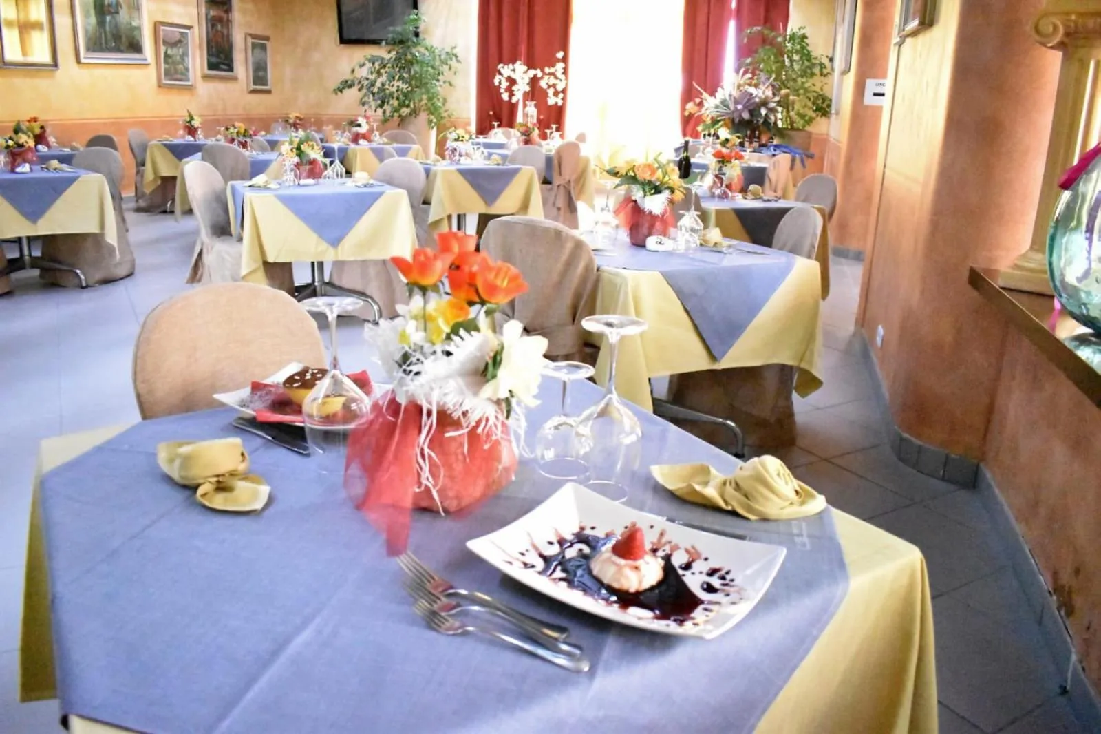 Restaurant/places to eat in HOTEL IL PARCO - Parking Free & Restaurant - Hotel