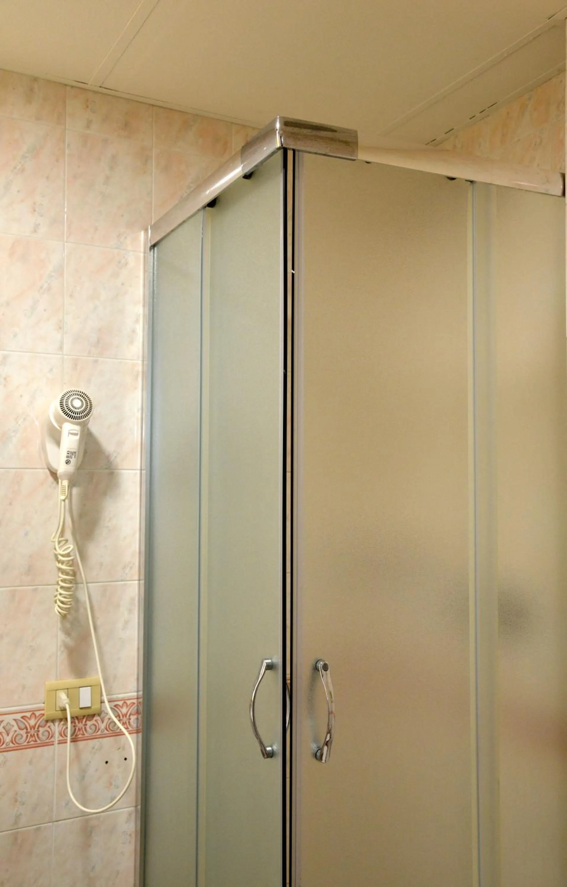 Shower in HOTEL IL PARCO - Parking Free & Restaurant - Hotel