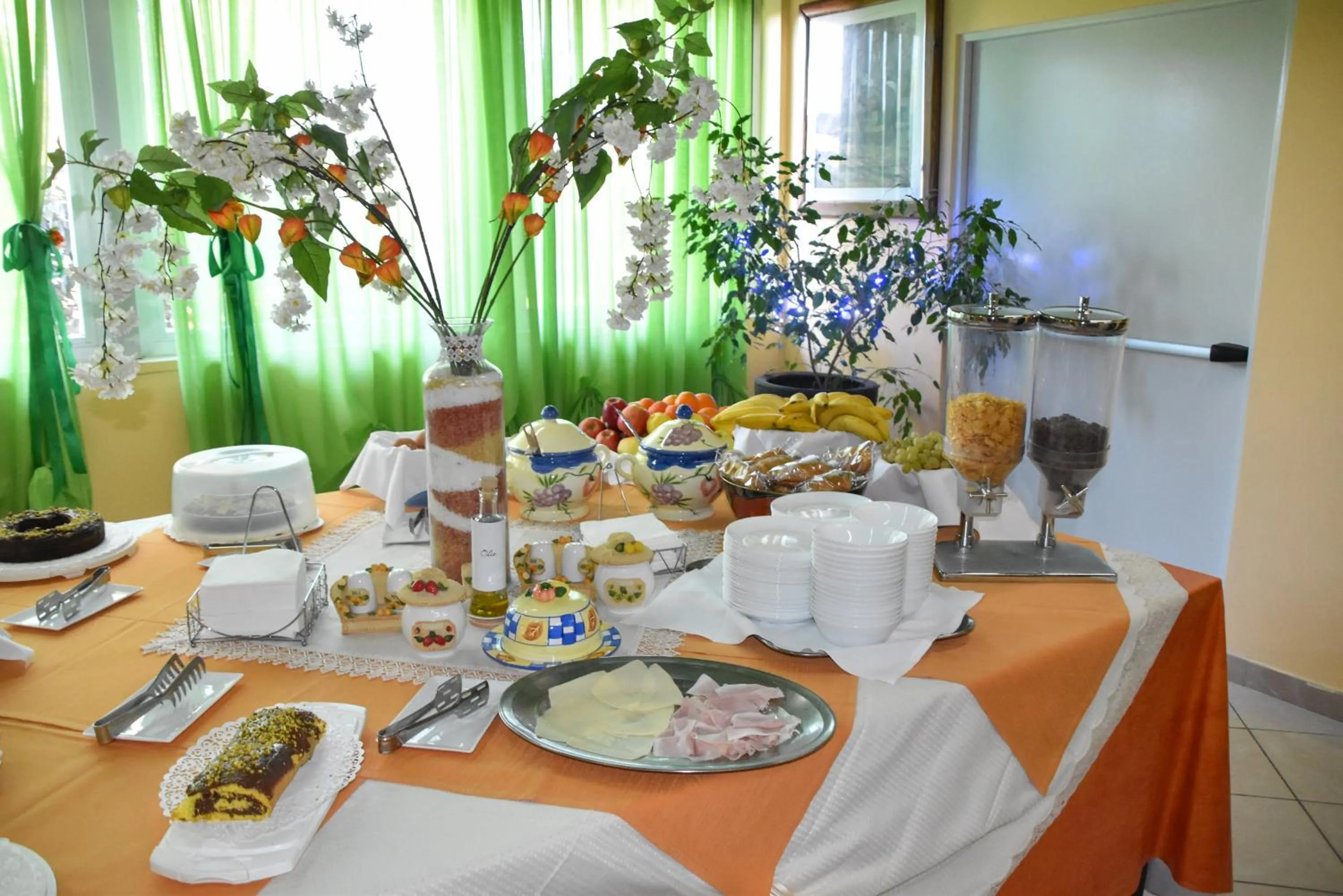 Food and drinks in HOTEL IL PARCO - Parking Free & Restaurant - Hotel