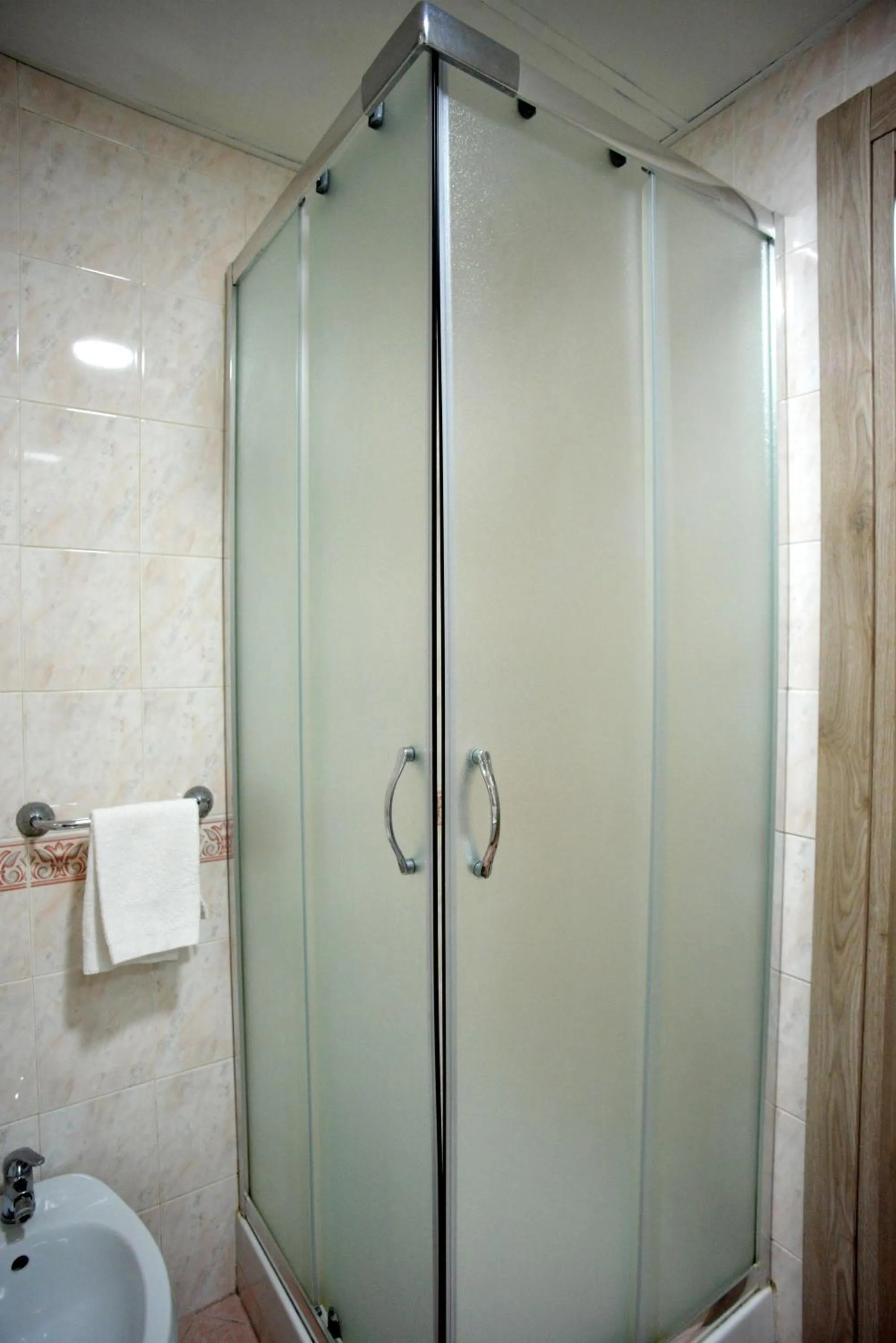 Shower in HOTEL IL PARCO - Parking Free & Restaurant - Hotel