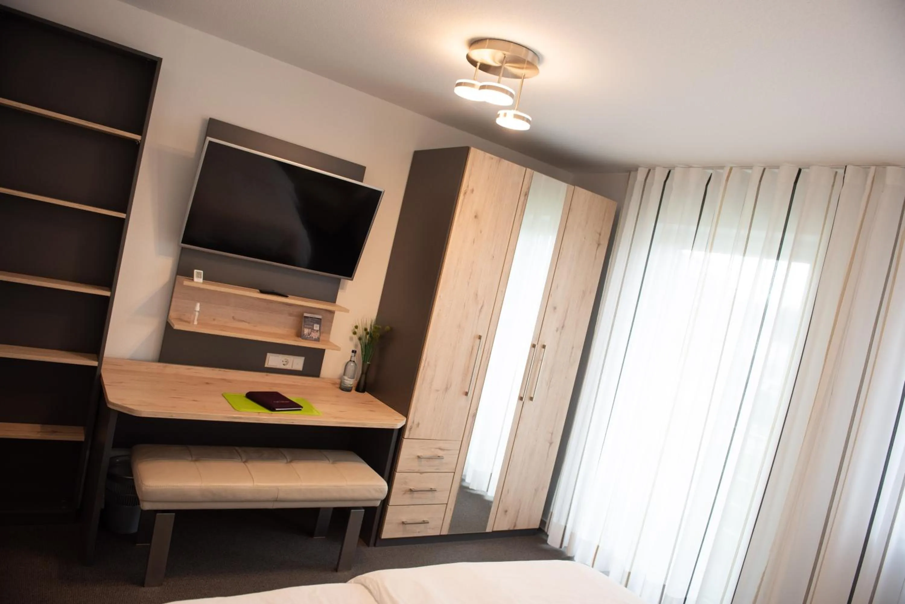 TV and multimedia, Bed in Apartments Amtzell, Selbst-Check-in