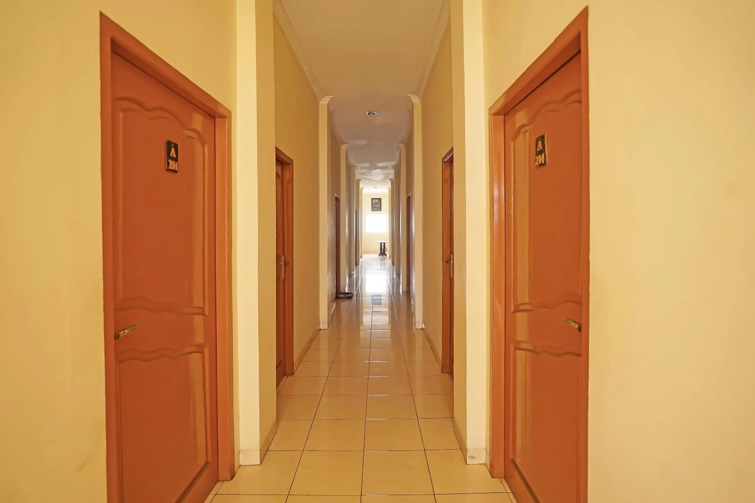 Lobby or reception in Hotel O Wisma Empat Lima Syariah