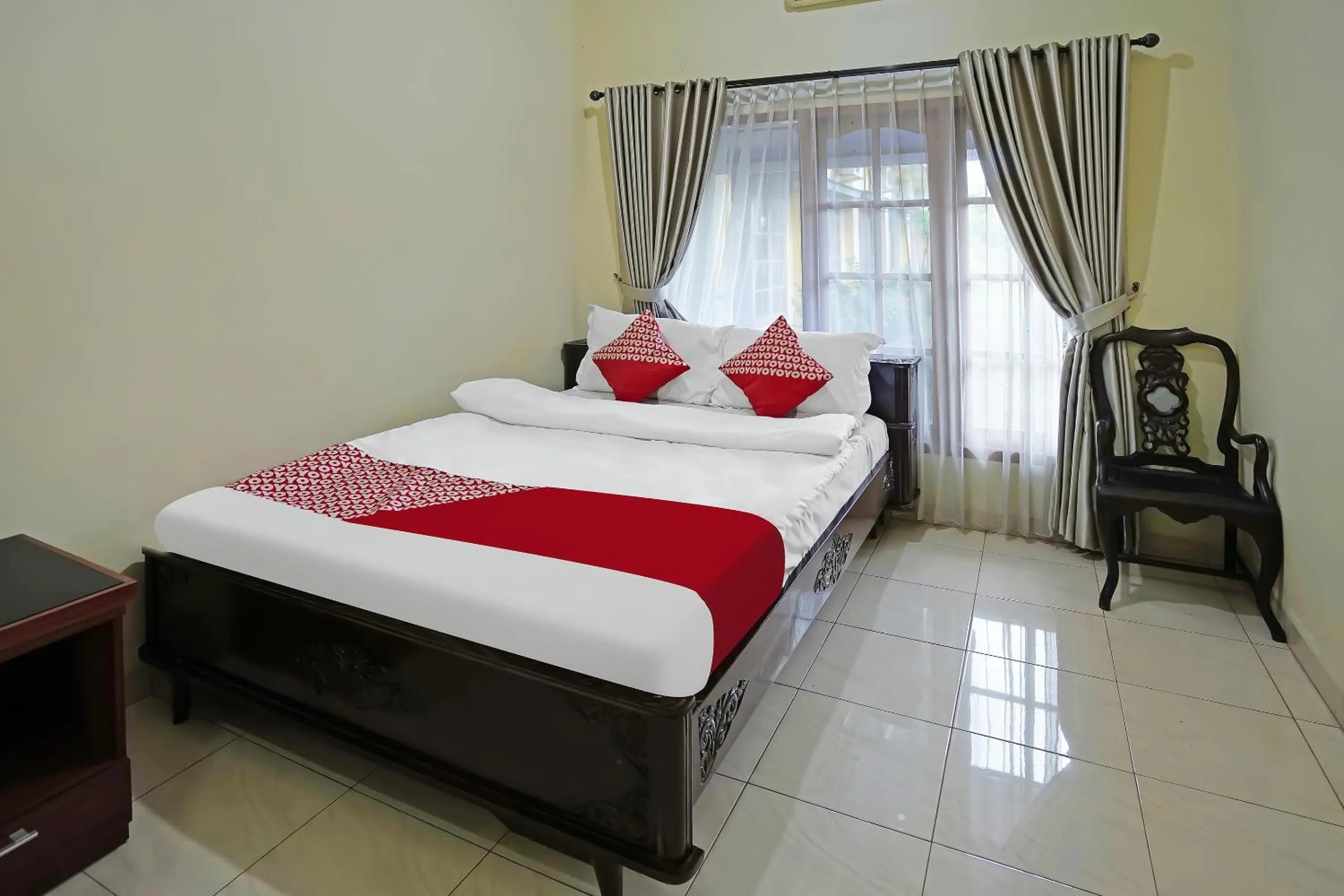 Bedroom, Bed in Hotel O Wisma Empat Lima Syariah