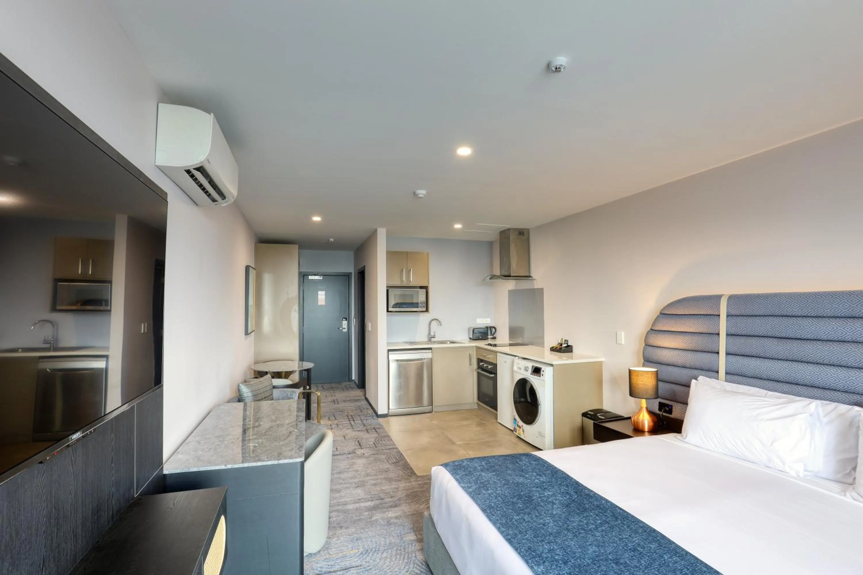 Photo of the whole room in Marsden Suites Albany