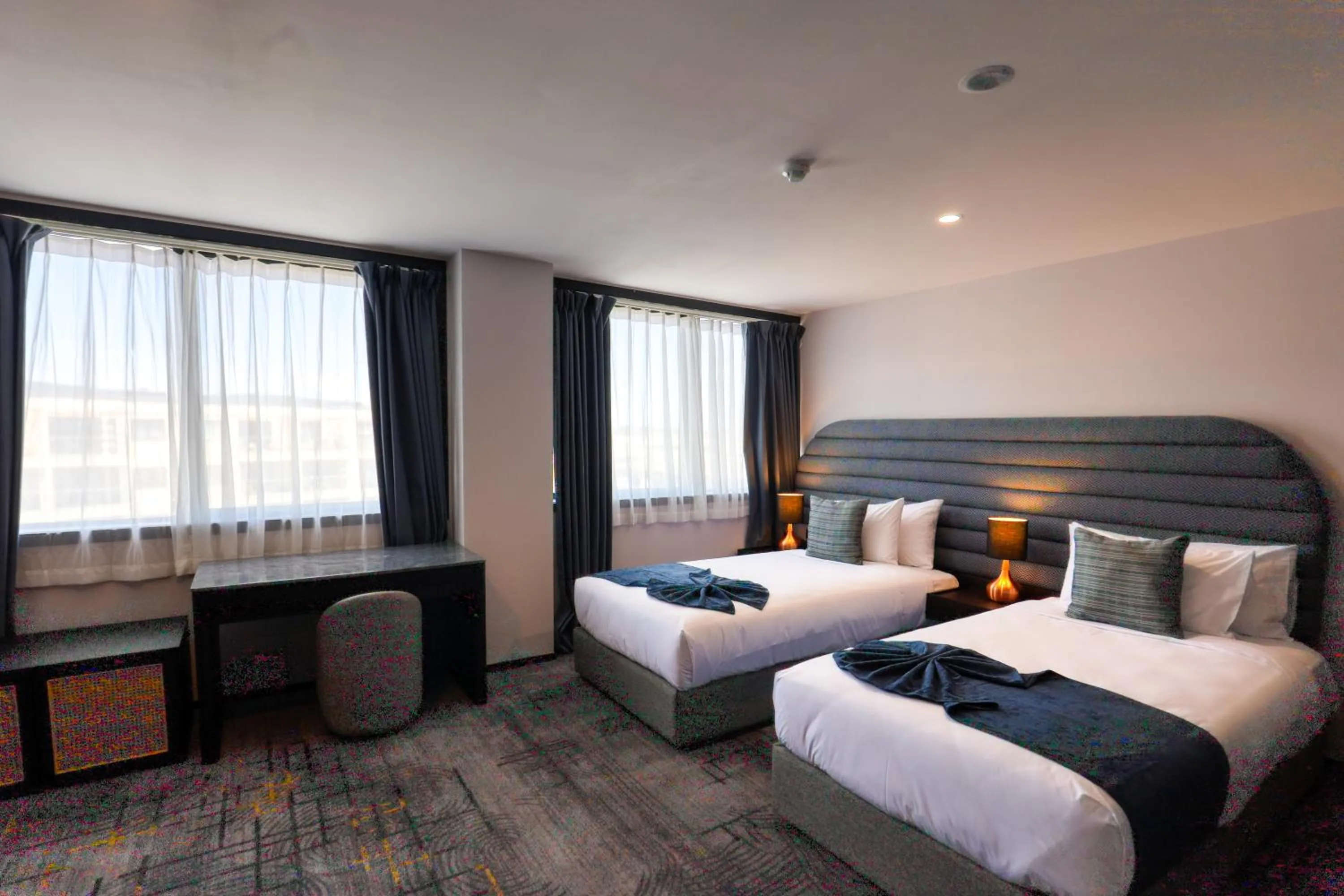 Photo of the whole room, Bed in Marsden Suites Albany