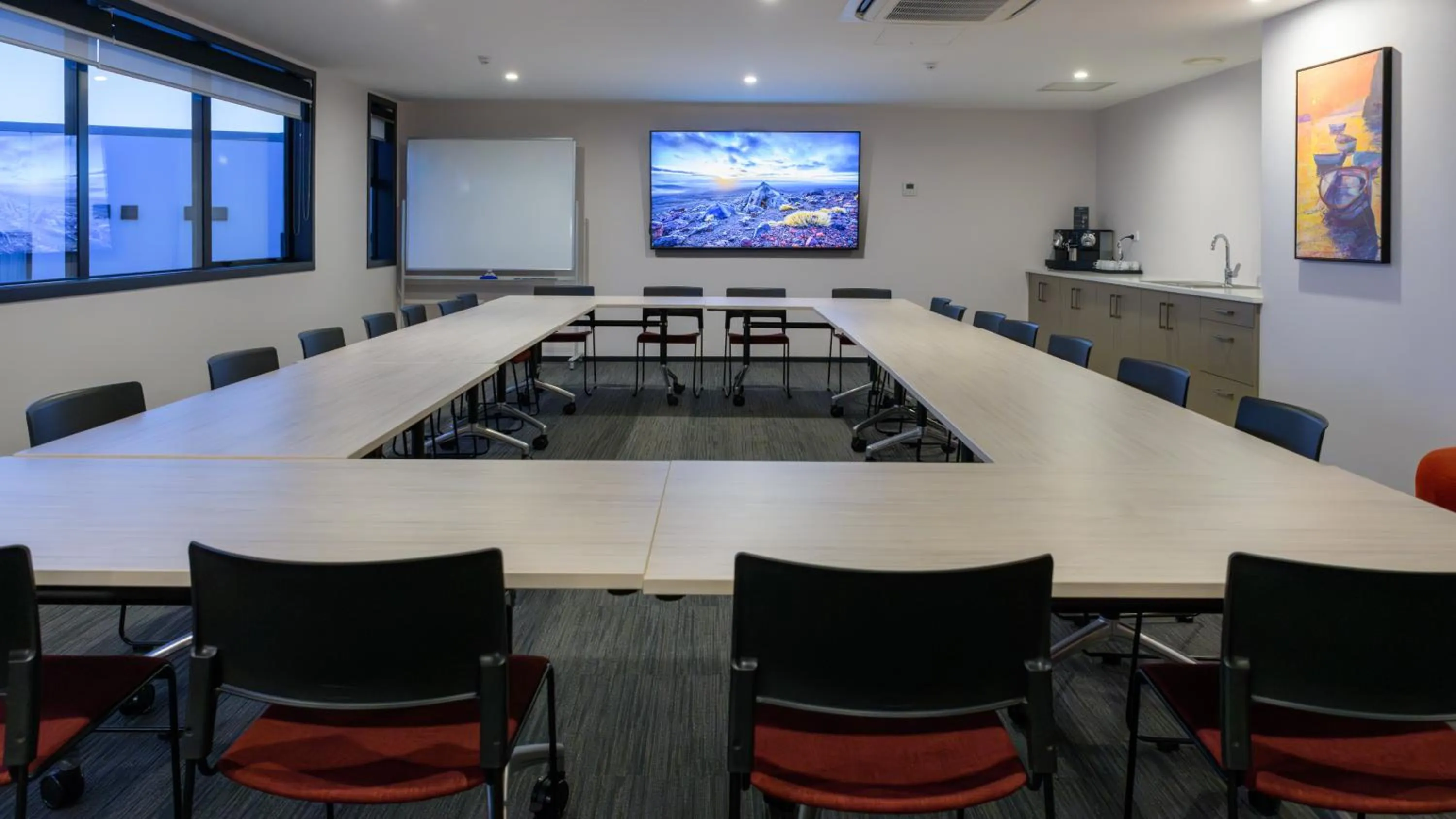 Meeting/conference room in Marsden Suites Albany