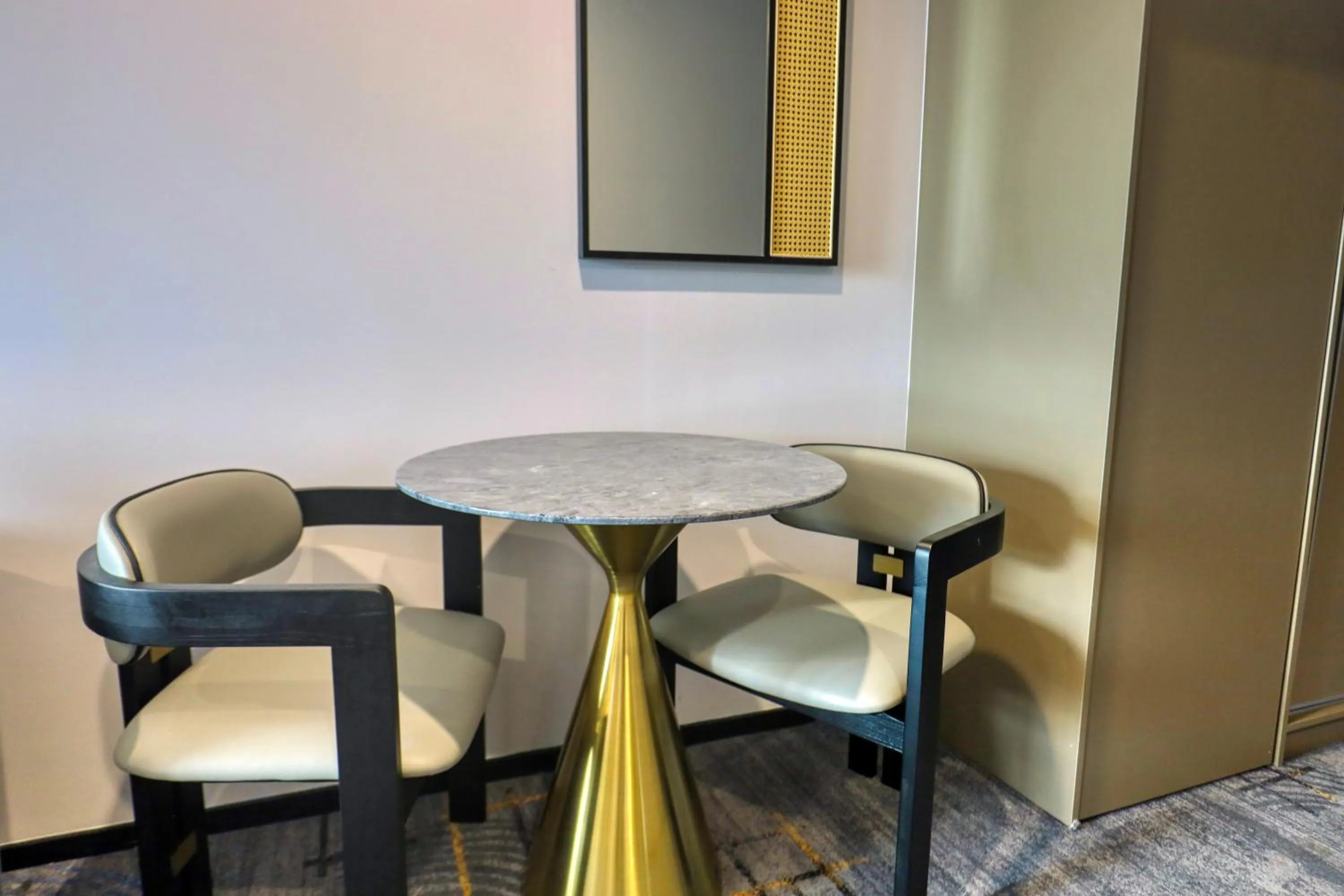 Dining area in Marsden Suites Albany