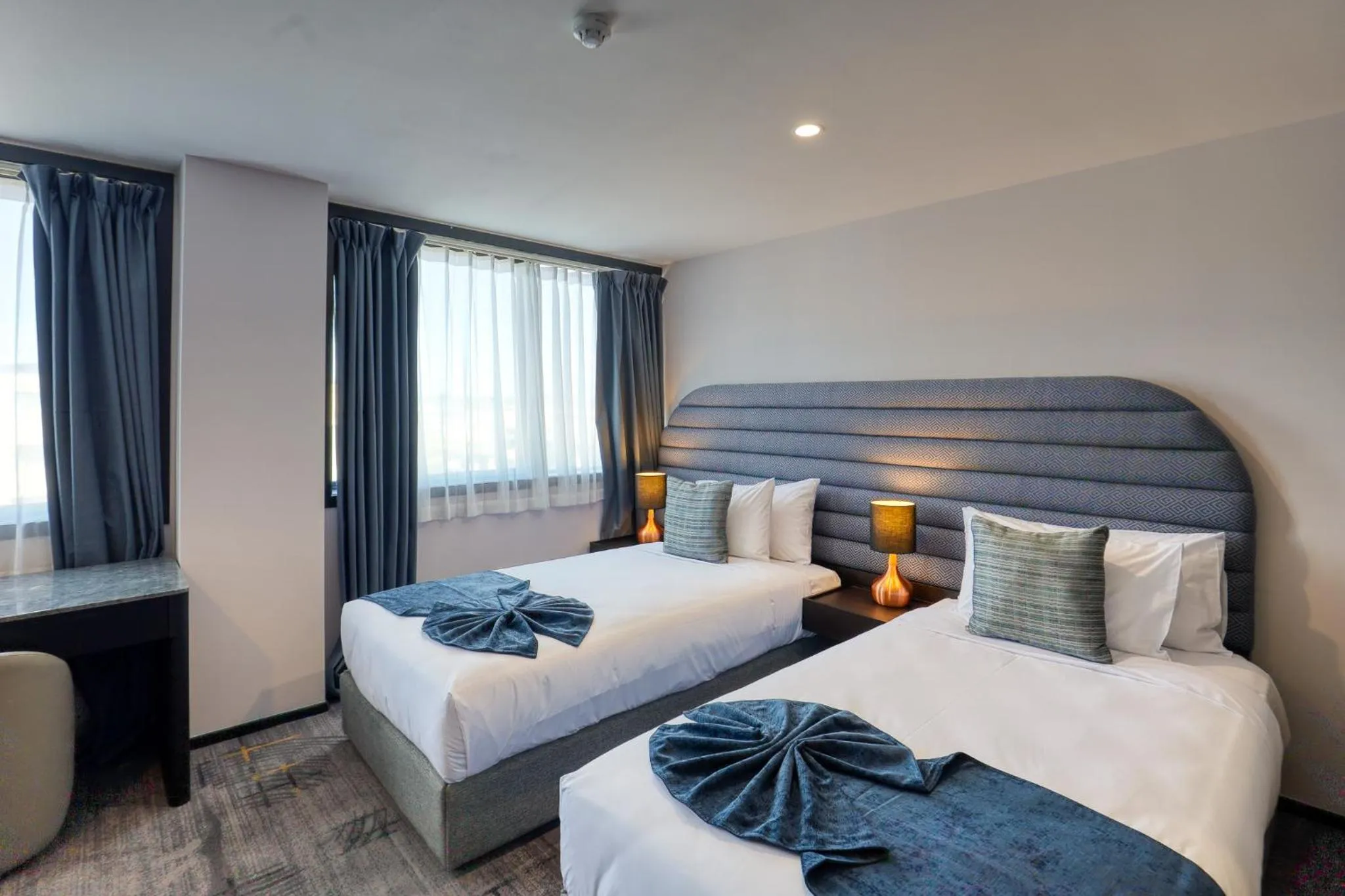 Photo of the whole room, Bed in Marsden Suites Albany